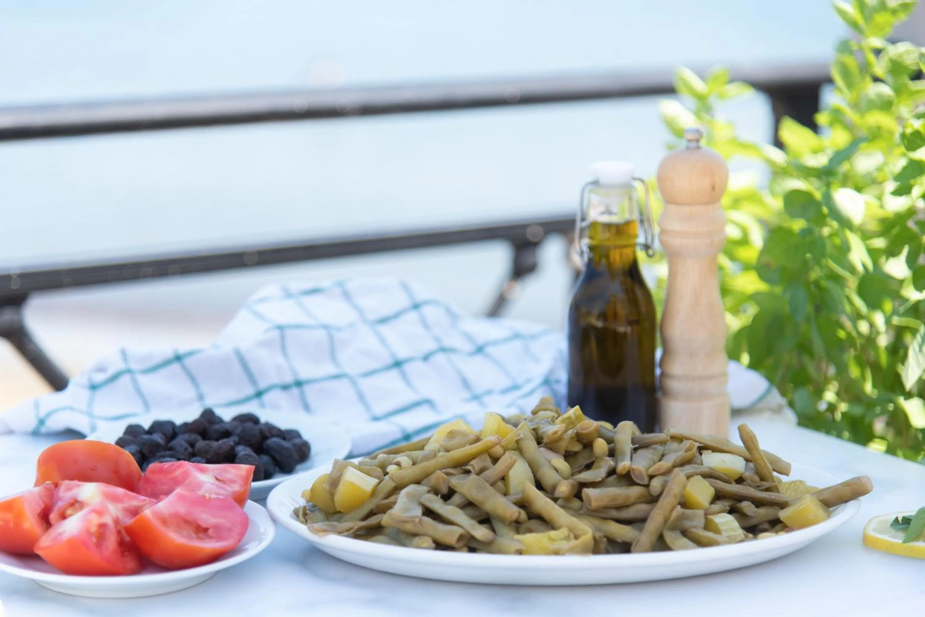 Restaurant/places to eat in Tylos Beach Hotel