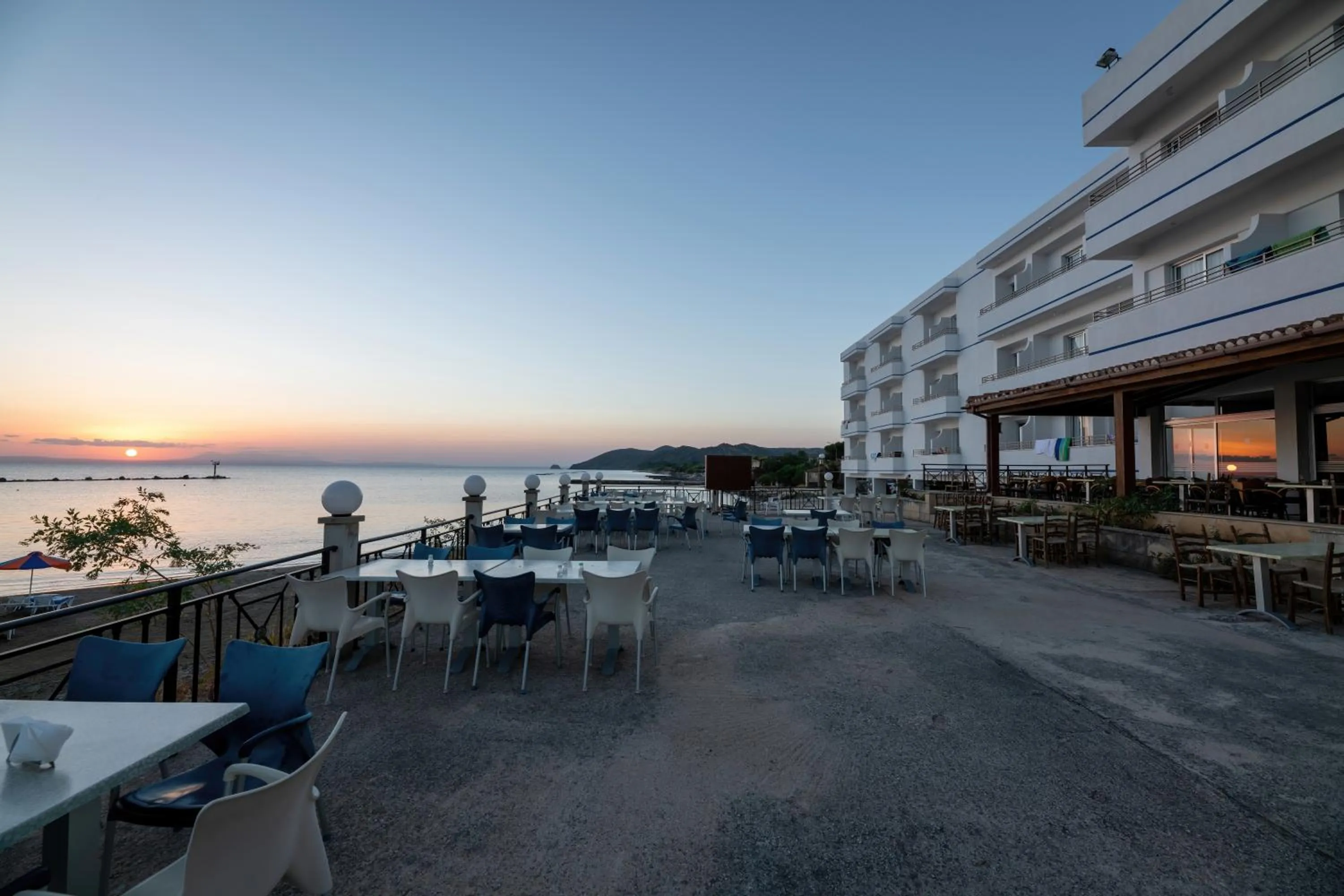 Restaurant/places to eat in Tylos Beach Hotel
