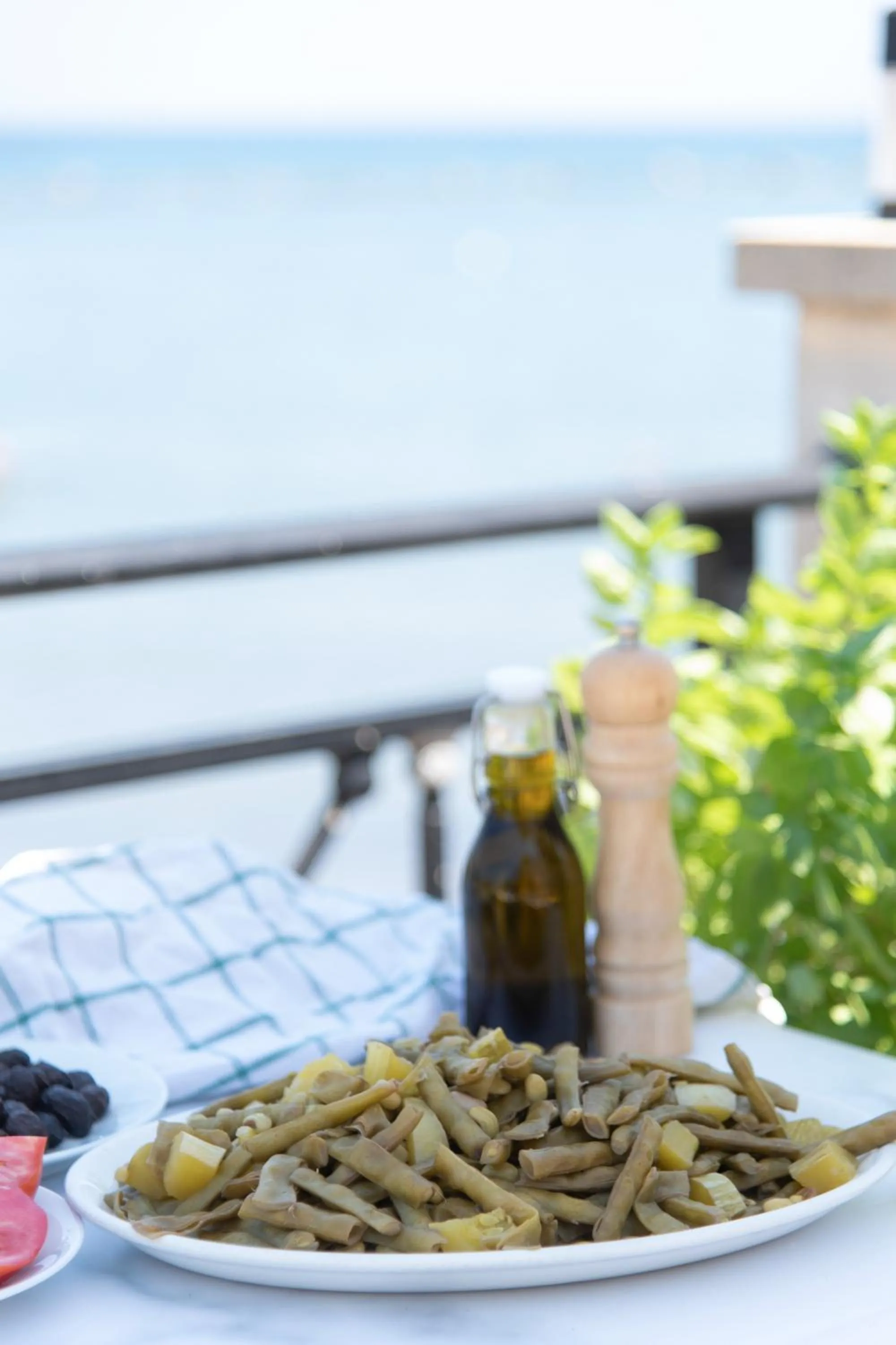 Restaurant/places to eat in Tylos Beach Hotel