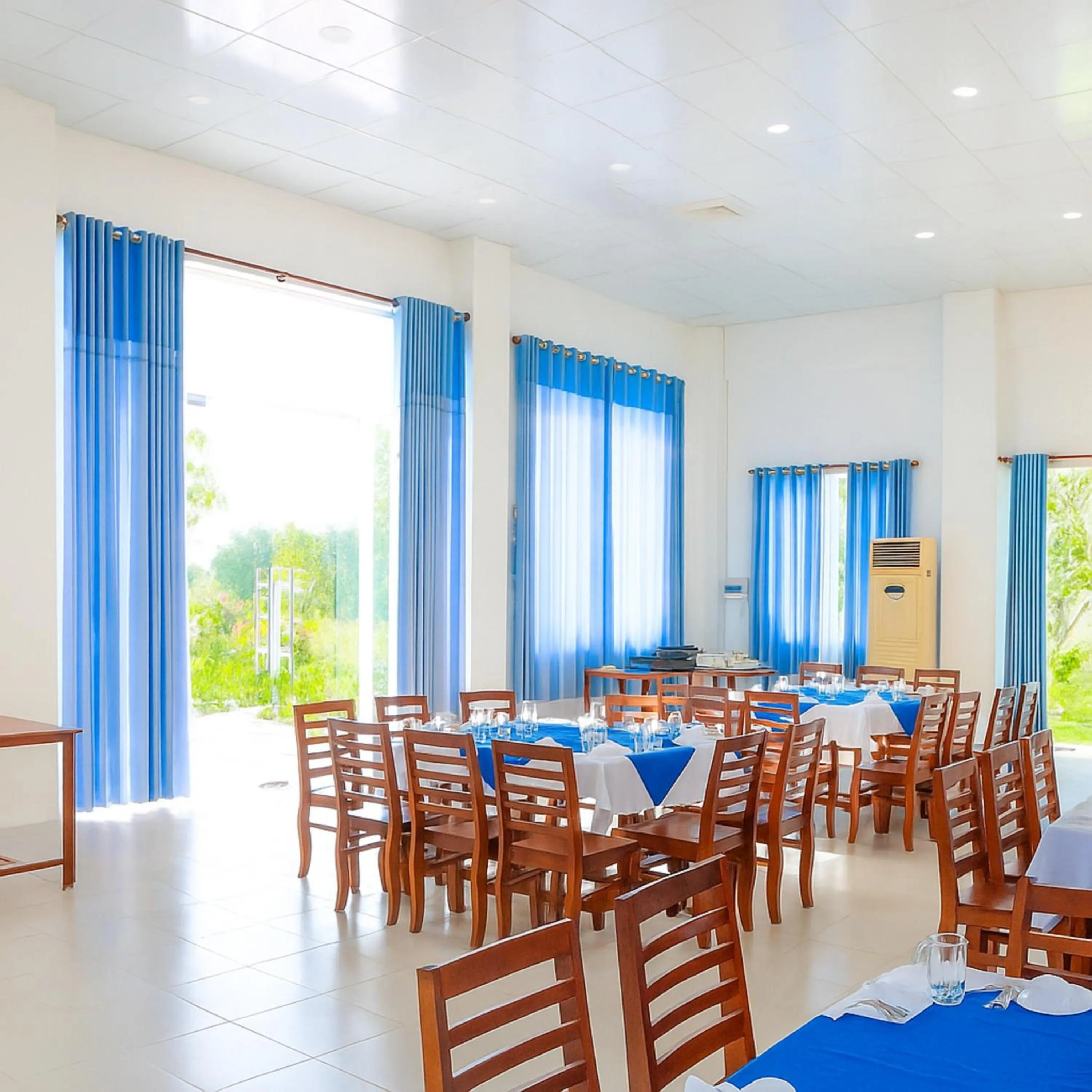 Restaurant/places to eat in Khách Sạn Ngọc Hân