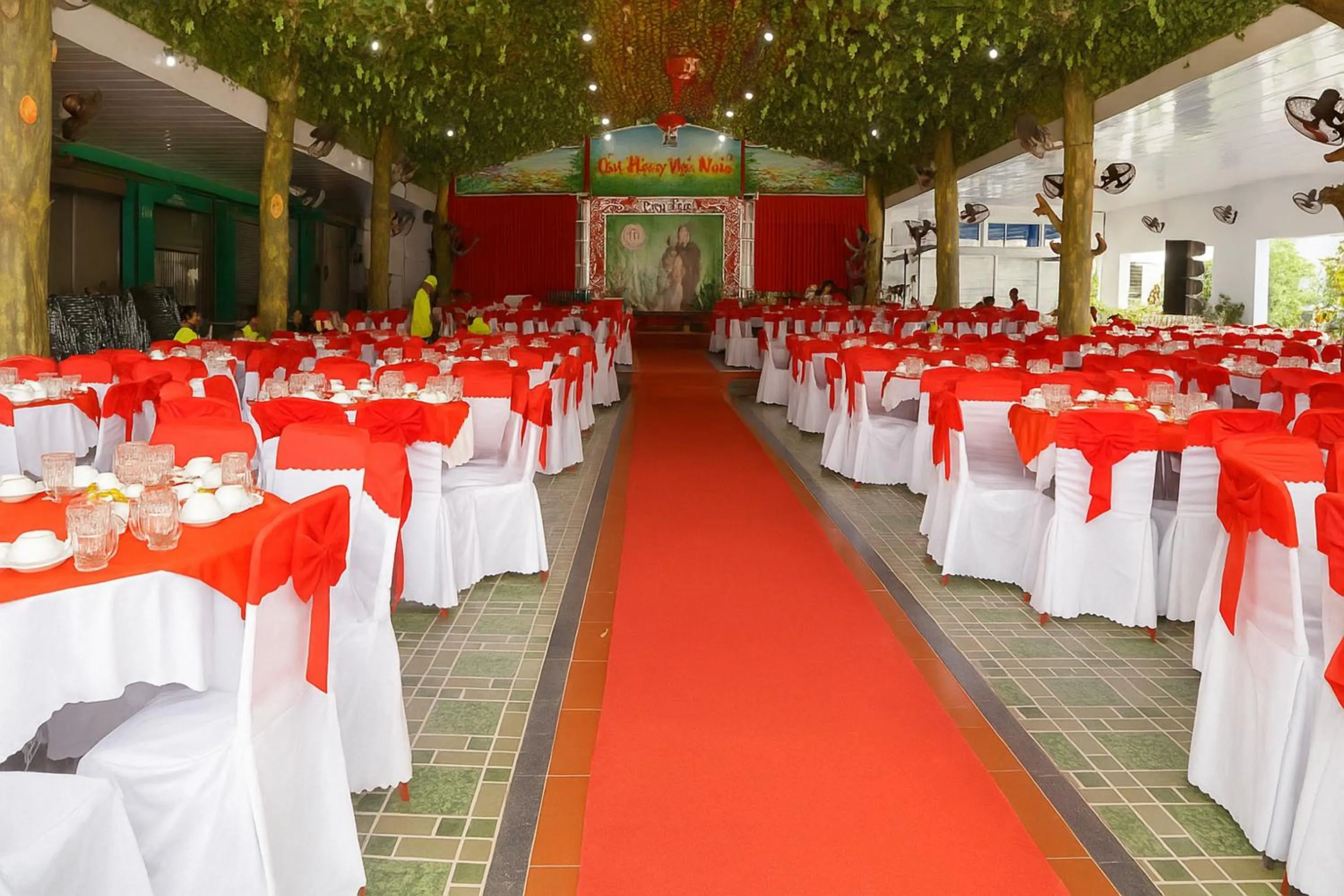 Restaurant/places to eat in Khách Sạn Ngọc Hân