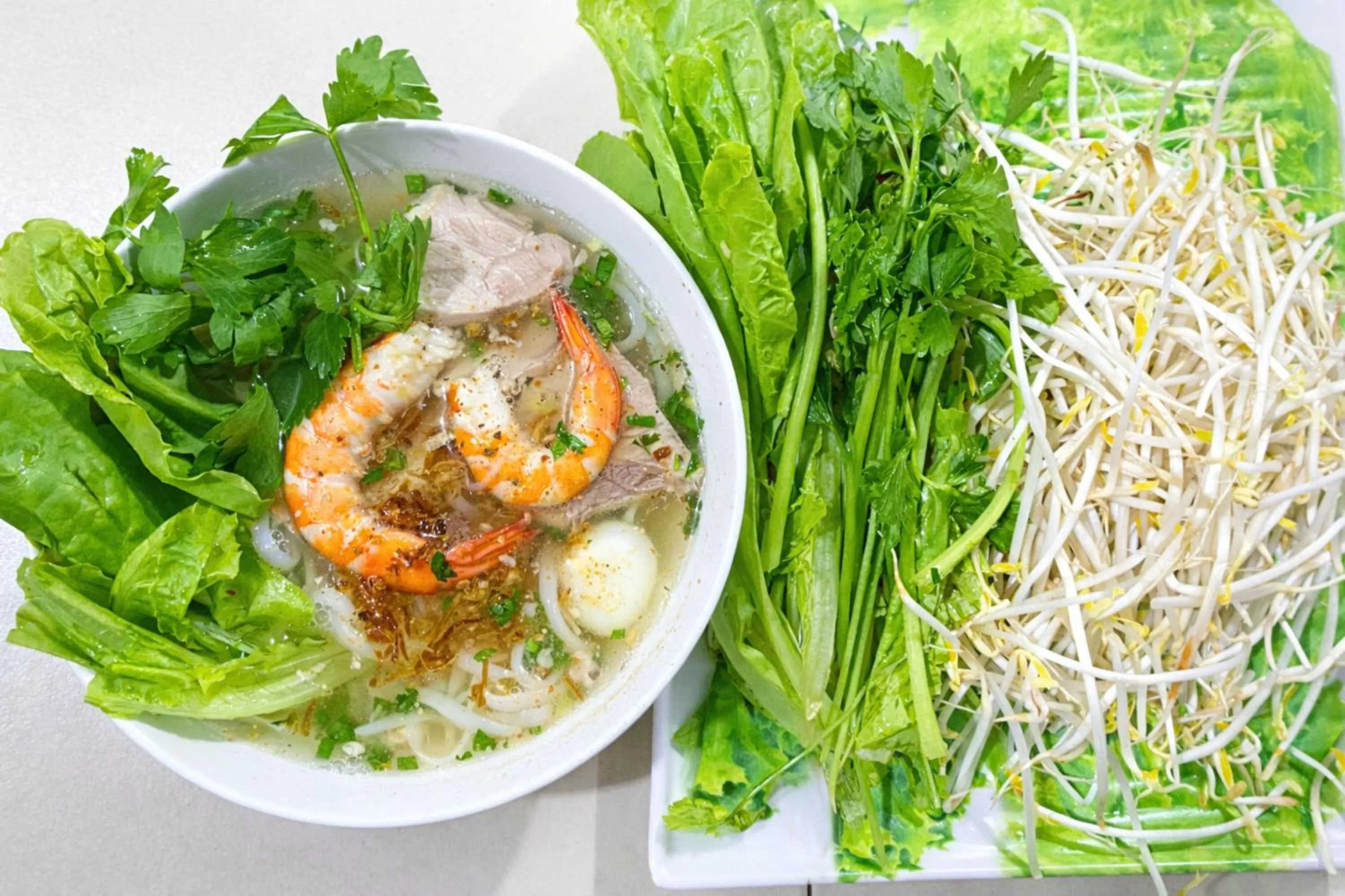 Food and drinks in Khách Sạn Nhà Hàng Ngọc Hân