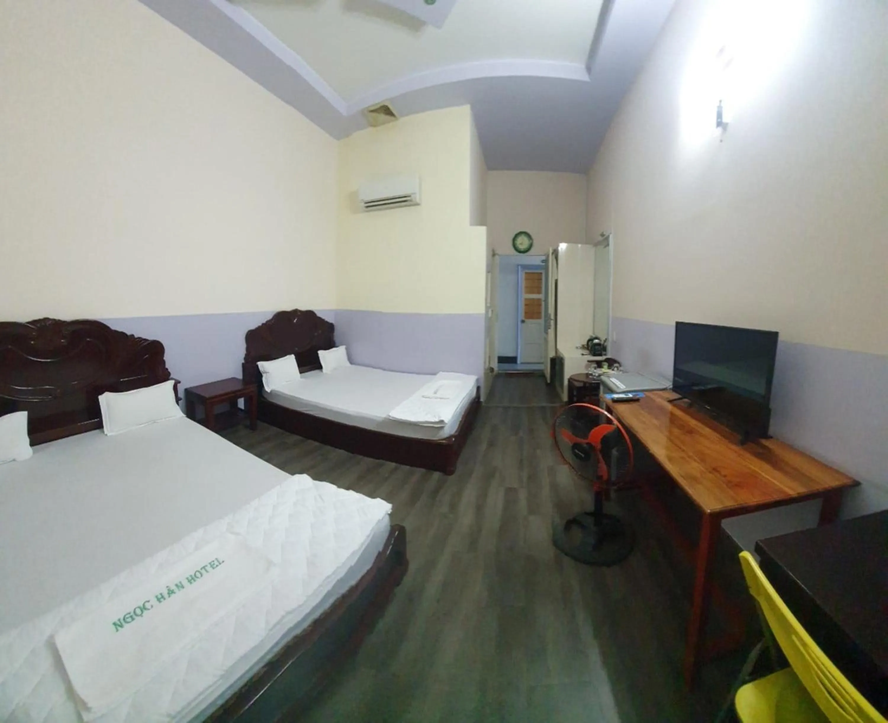 Bedroom, Bed in Khách Sạn Ngọc Hân