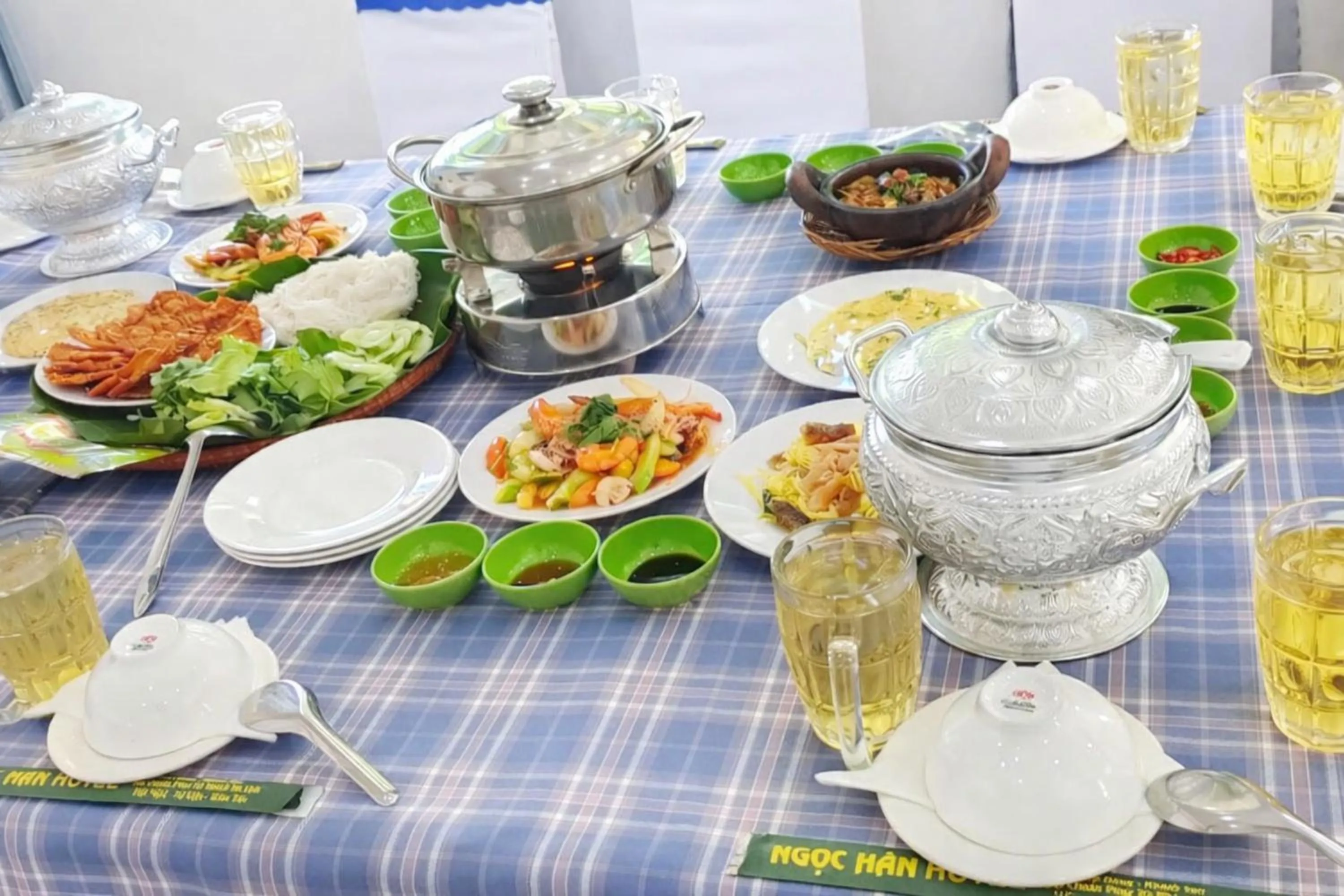 Food and drinks in Khách Sạn Nhà Hàng Ngọc Hân