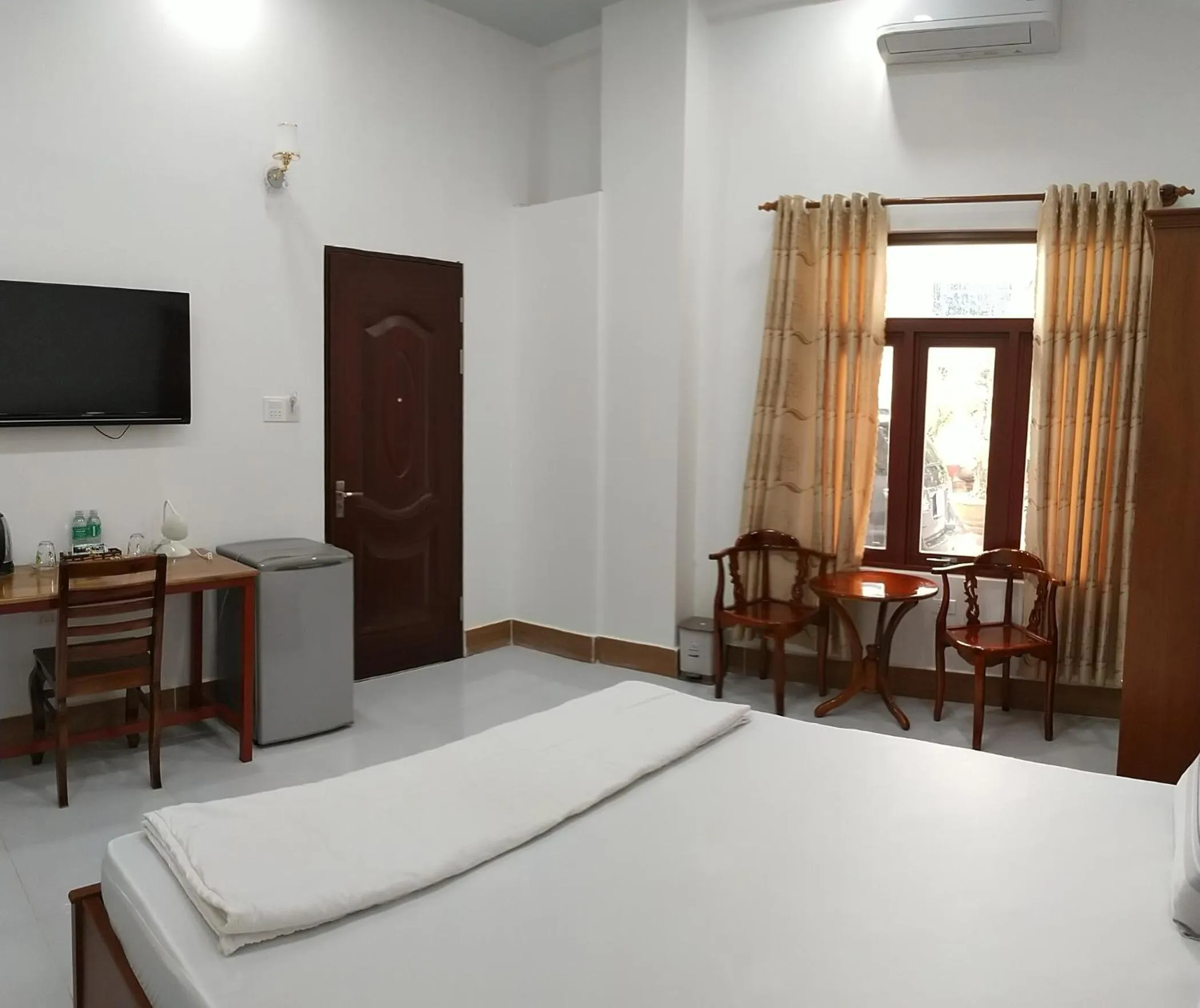 Bedroom, Bed in Khách Sạn Ngọc Hân