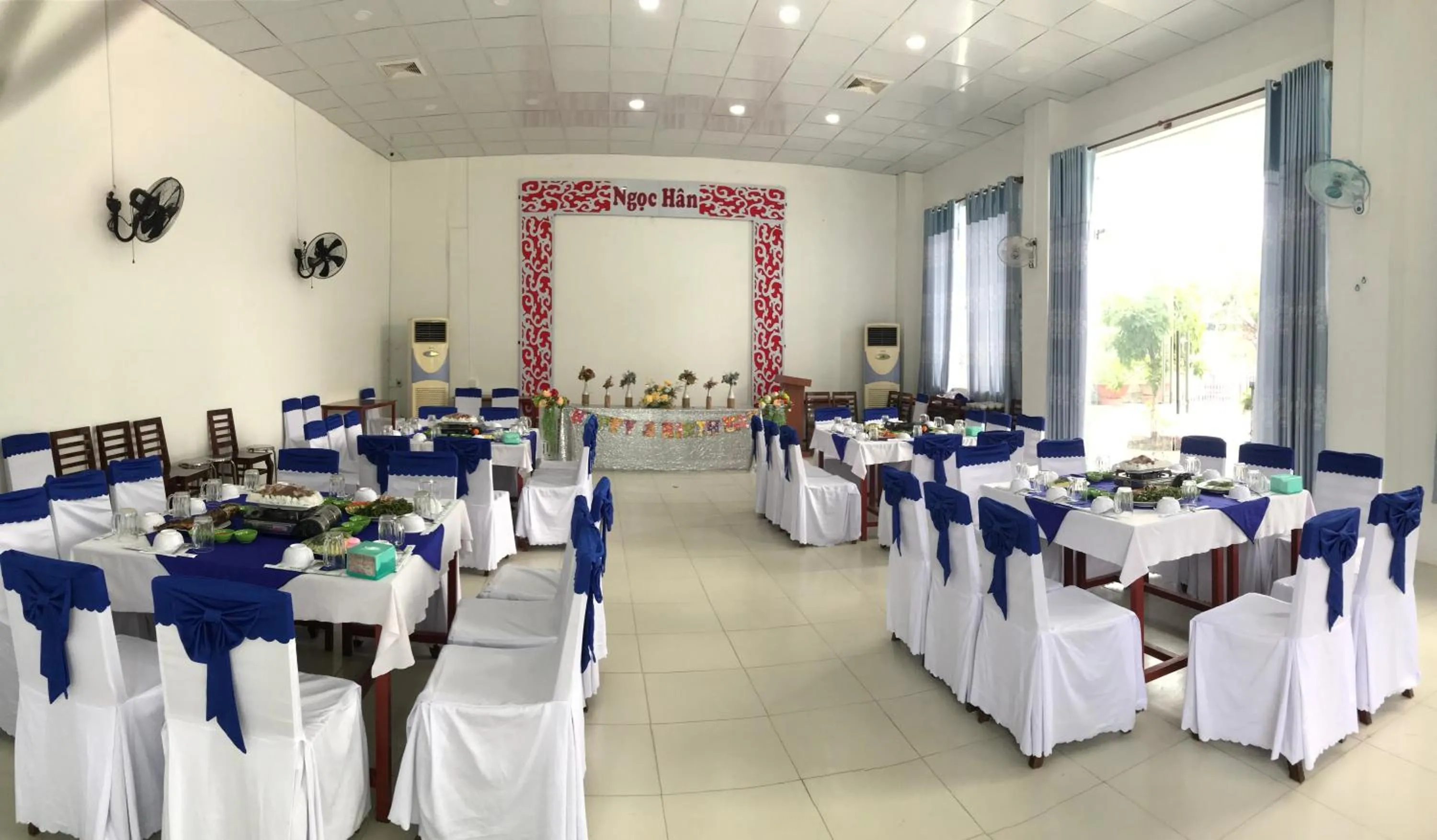 Restaurant/places to eat in Khách Sạn Ngọc Hân