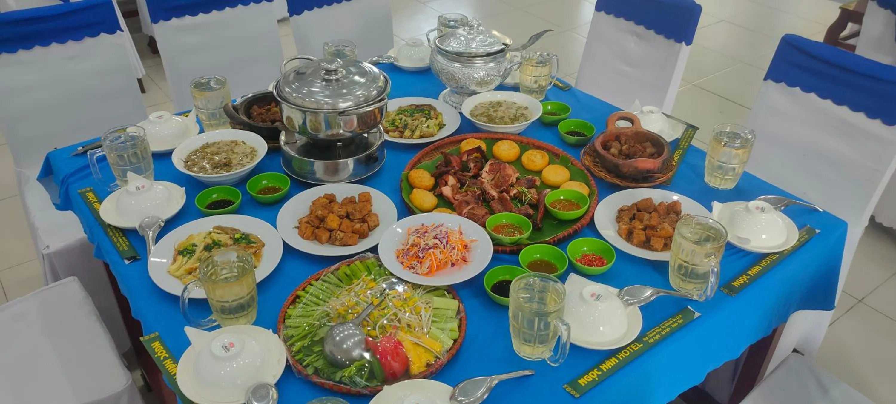 Food in Khách Sạn Ngọc Hân