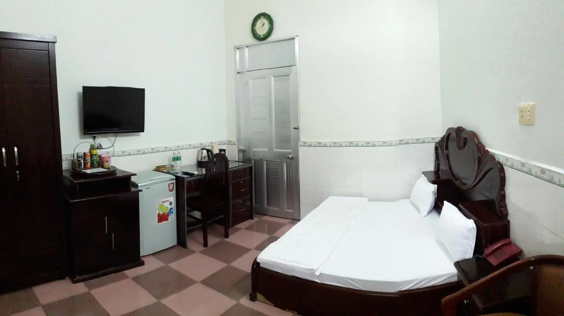 Photo of the whole room, Bed in Khách Sạn Ngọc Hân