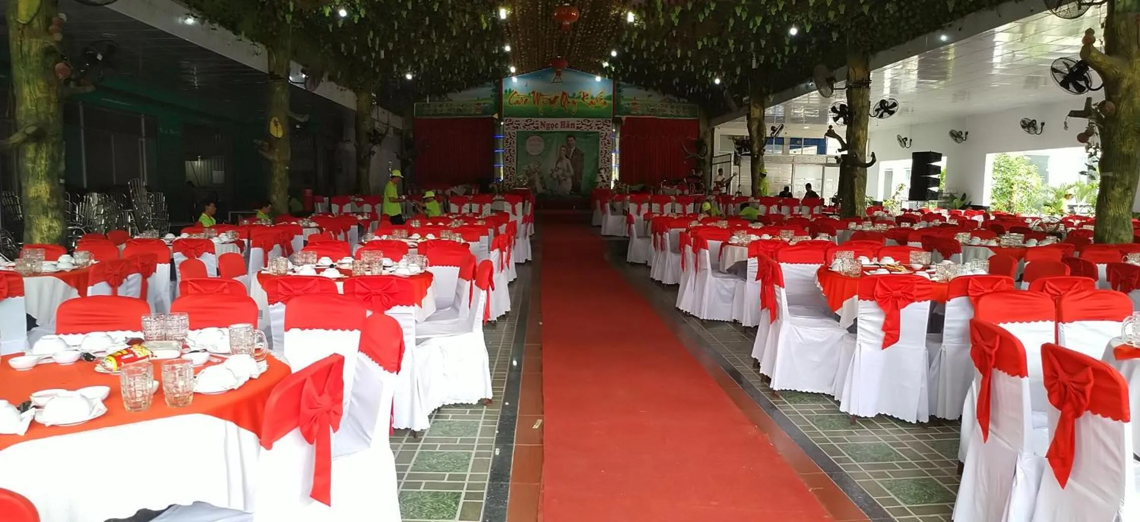 Restaurant/places to eat in Khách Sạn Ngọc Hân