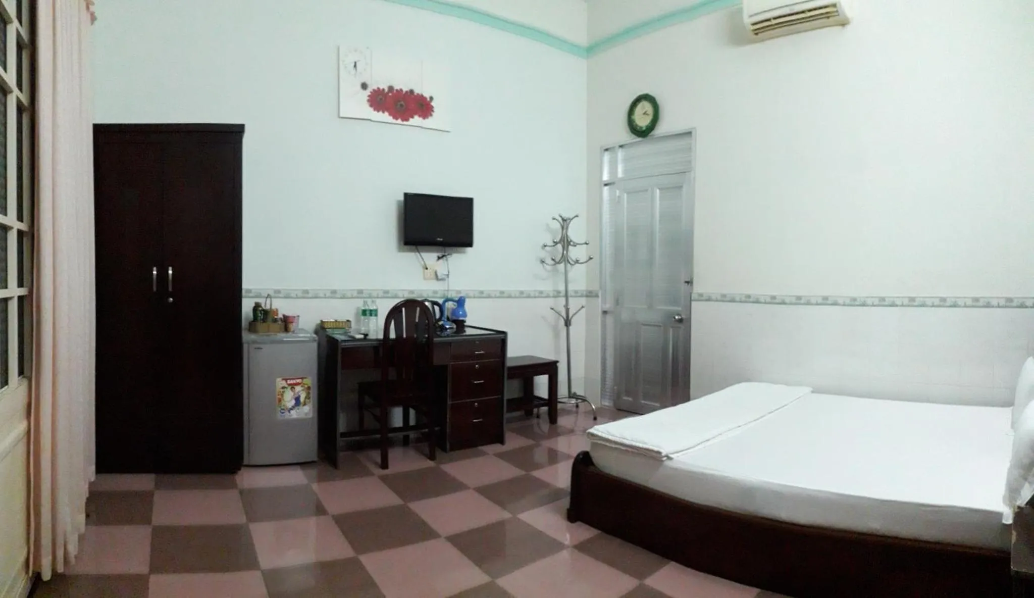 Photo of the whole room, Bed in Khách Sạn Ngọc Hân