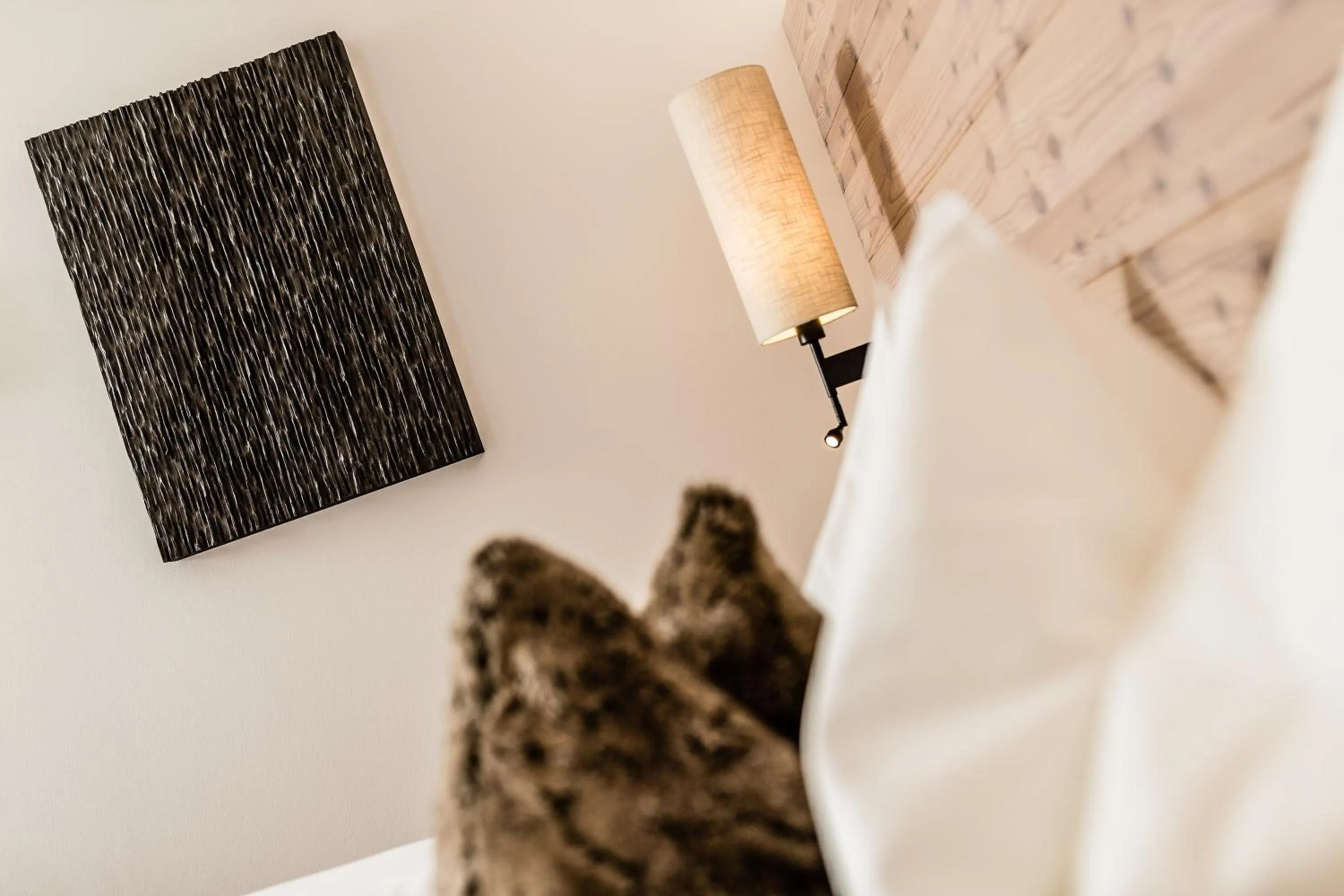 Bed in ArtHotel Anterleghes - Gardenahotels