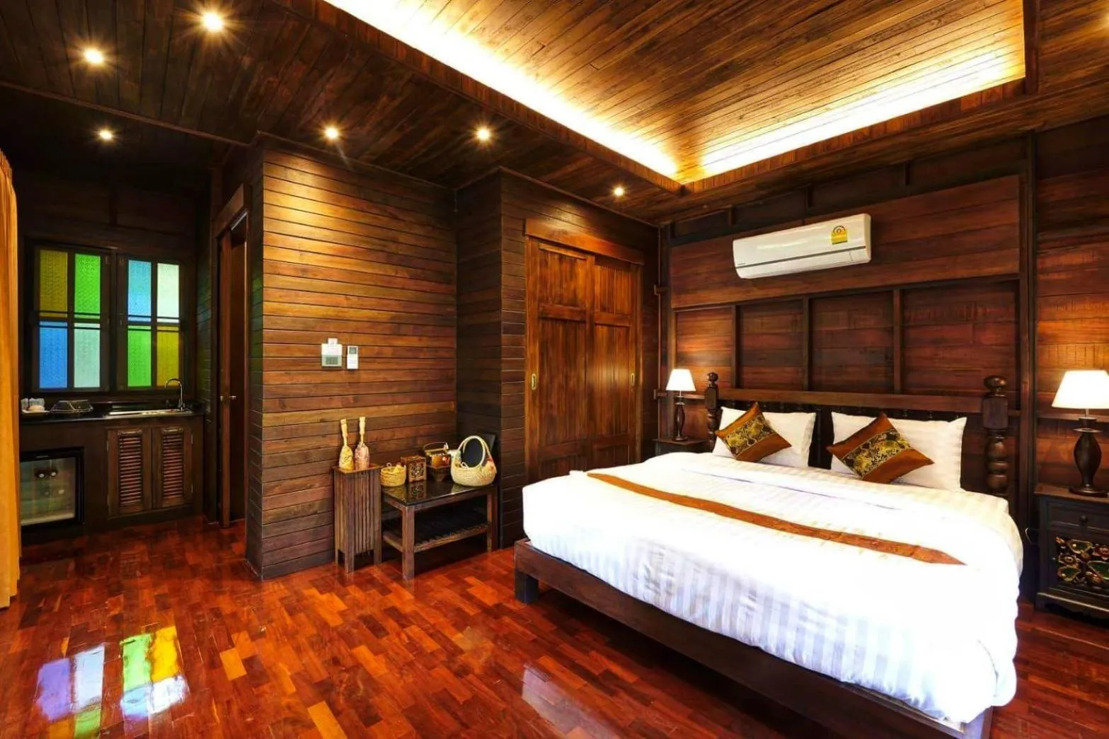 Photo of the whole room, Bed in คุ้มสะเมิง-Samoeng Center