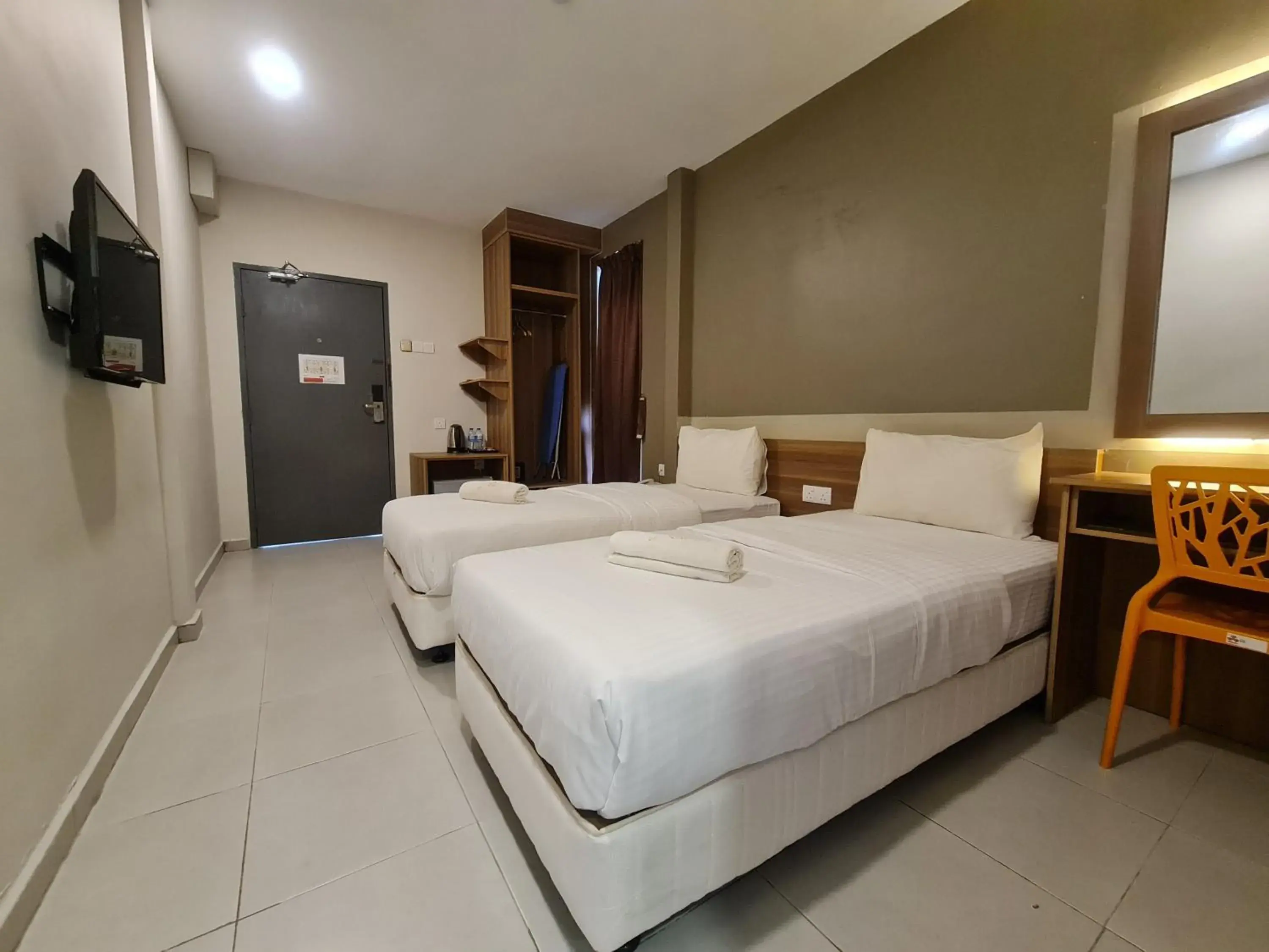 Superior Twin Room with City View in Ants Hotel Superior Twin Room with City View in Ants Hotel