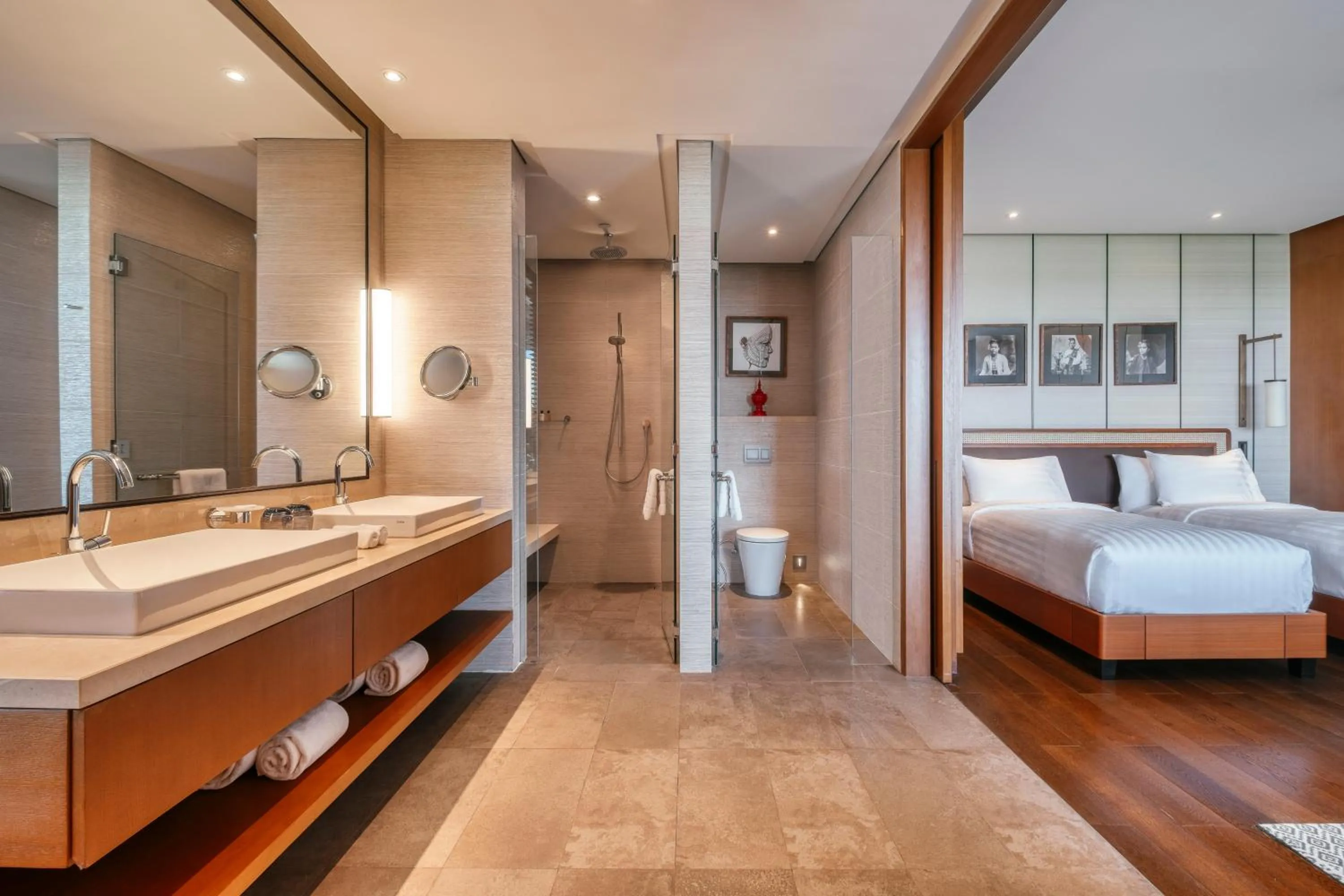 Bathroom, Bed in Awei Metta (Yangon)