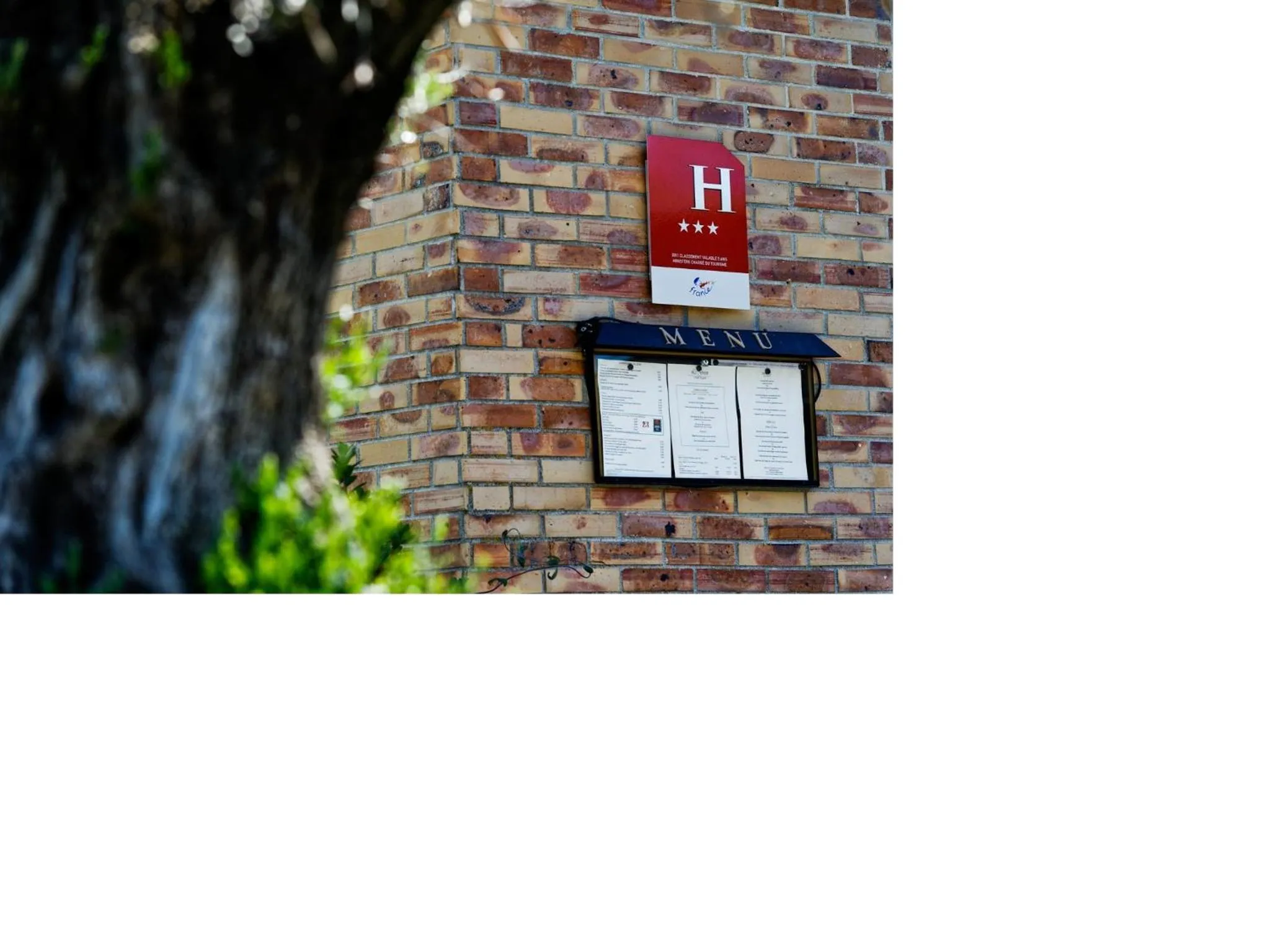 Facade/entrance in Hôtel du Golf Saint Lazare