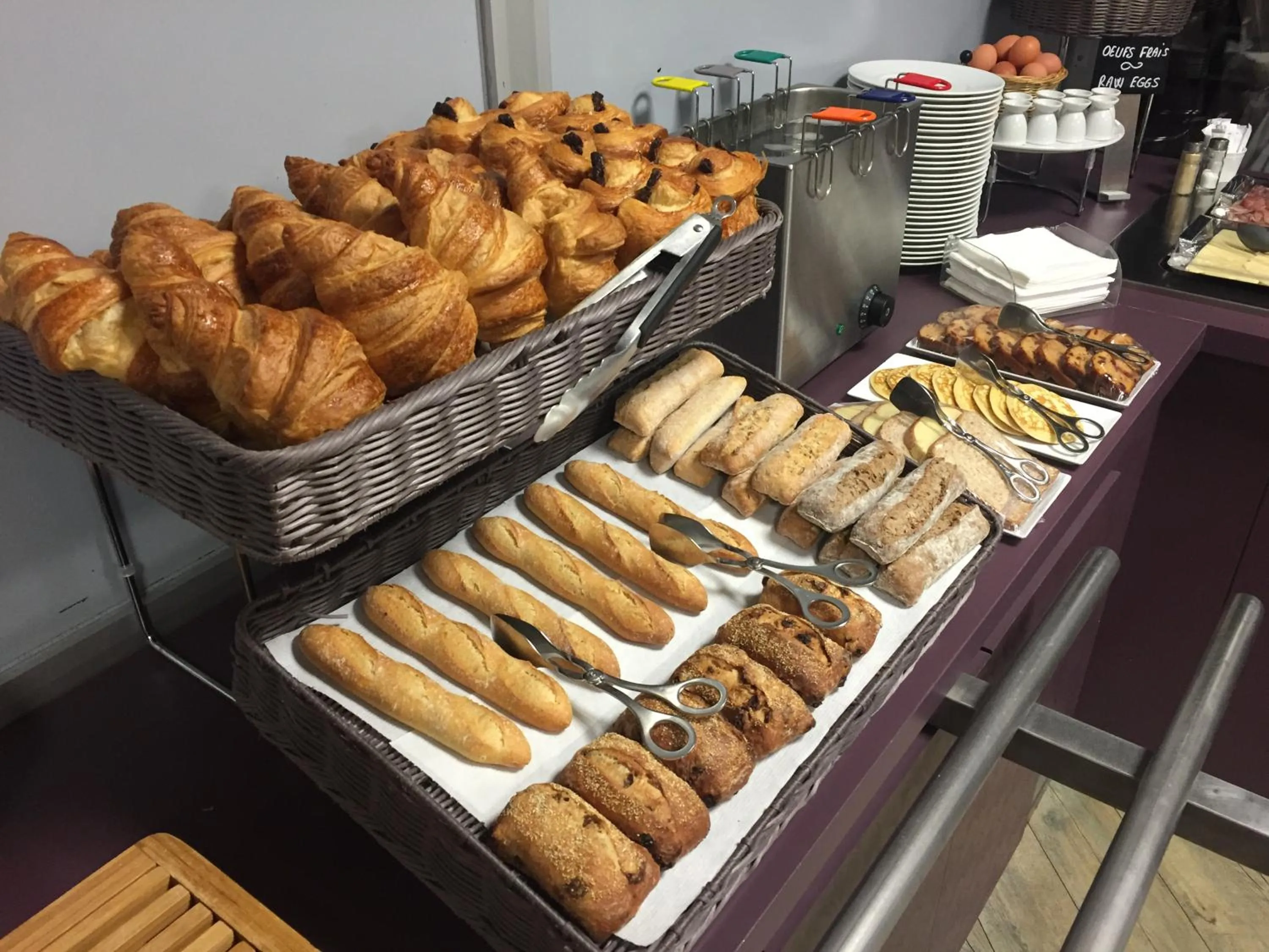 Continental breakfast in Hôtel du Golf Saint Lazare