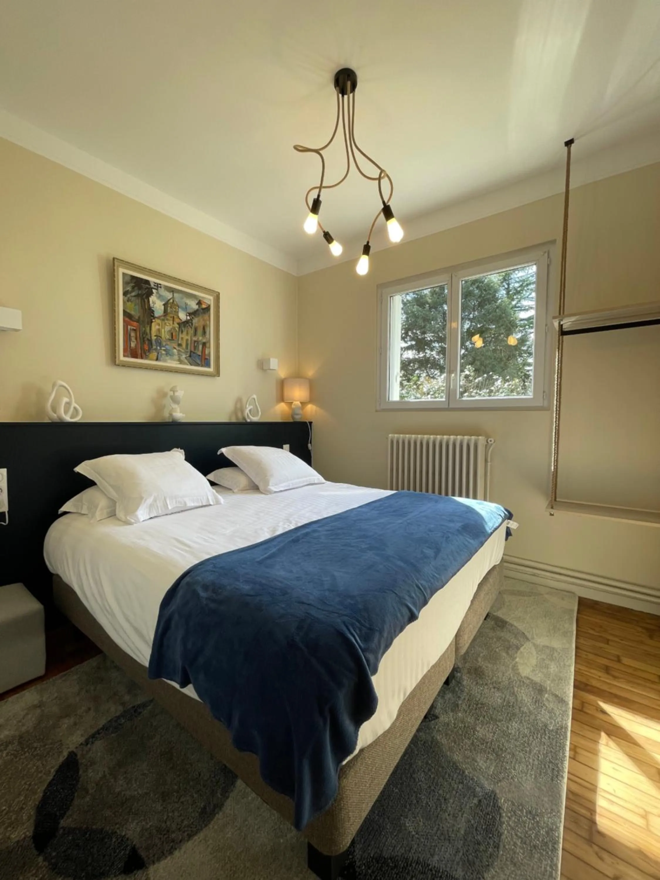 Bed in Hôtel du Golf Saint Lazare