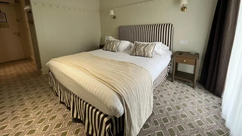 Bedroom, Bed in Hôtel du Golf Saint Lazare