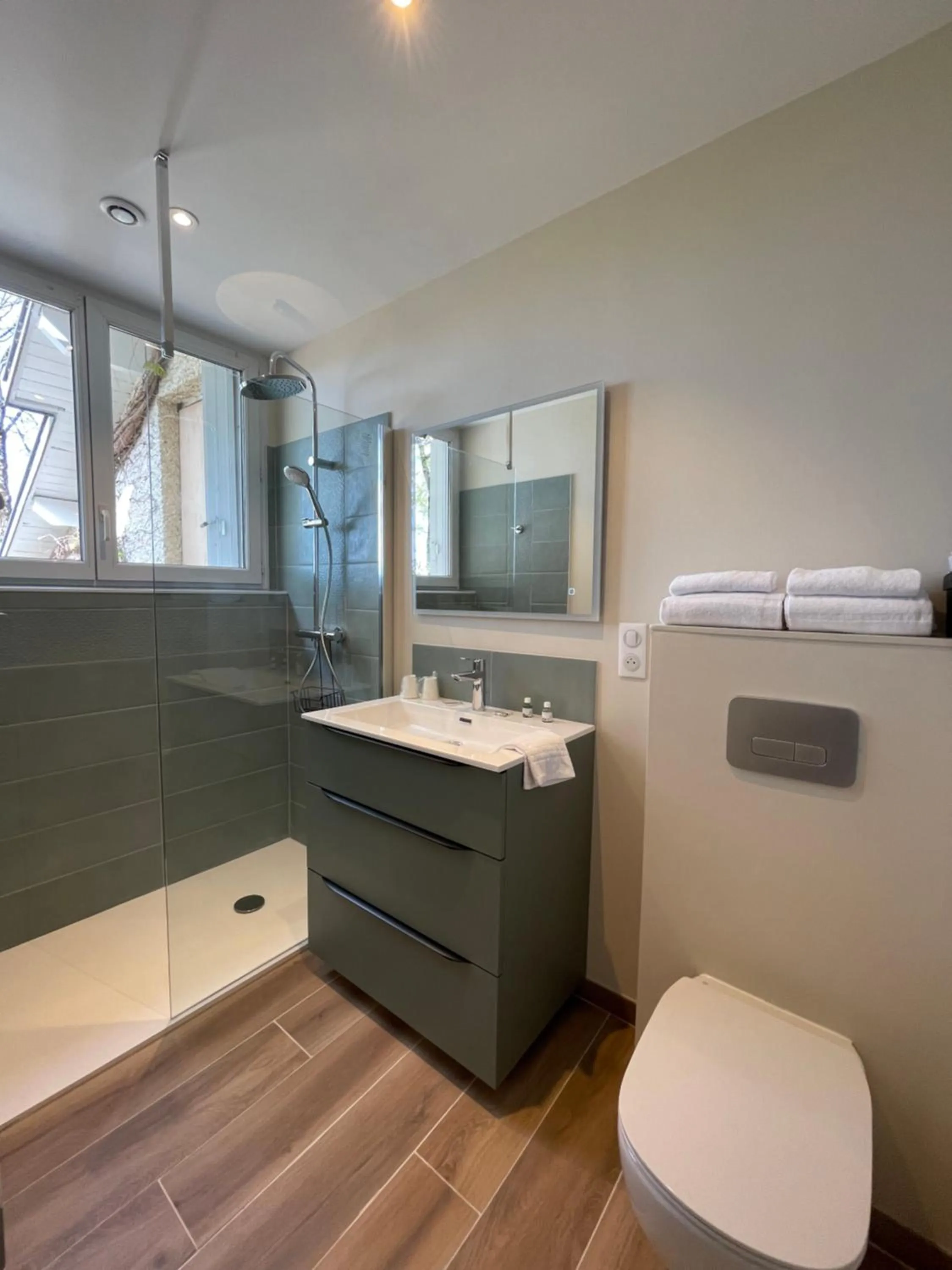 Shower in Hôtel du Golf Saint Lazare