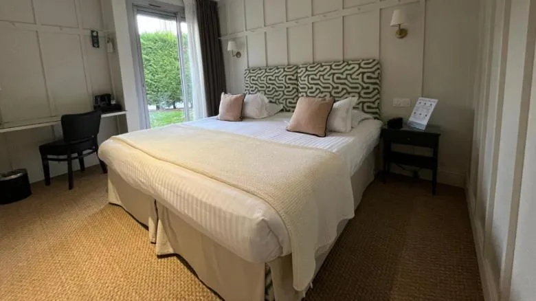 Bedroom, Bed in Hôtel du Golf Saint Lazare