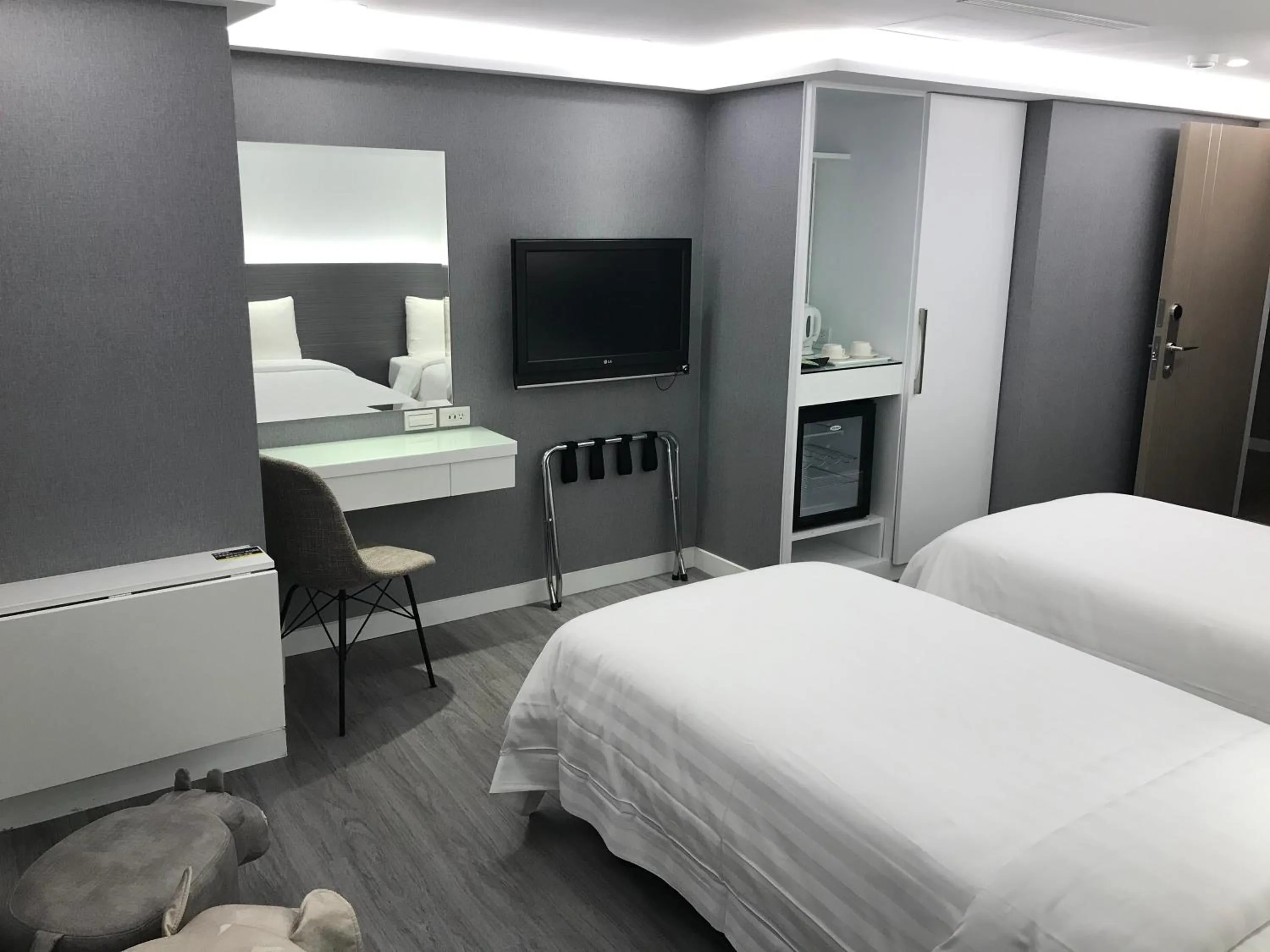 Bedroom, Bed in Golden Garden Hotel