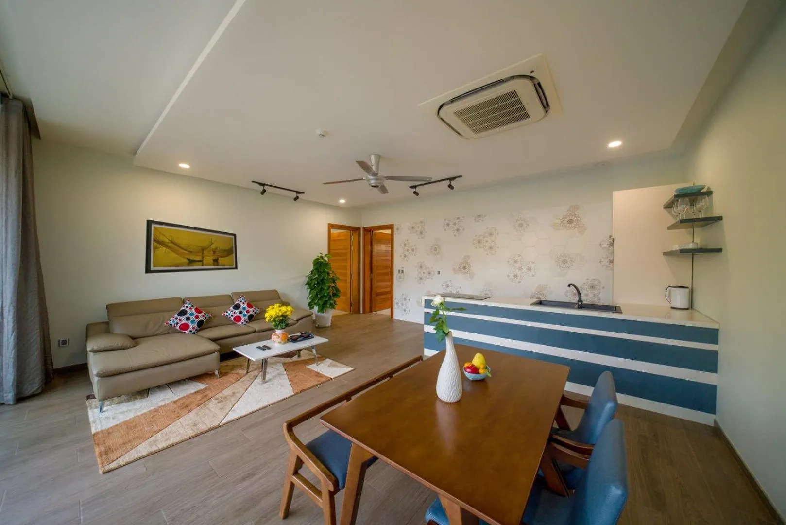 TV and multimedia in Beach Haven Suites Hội An Apartment