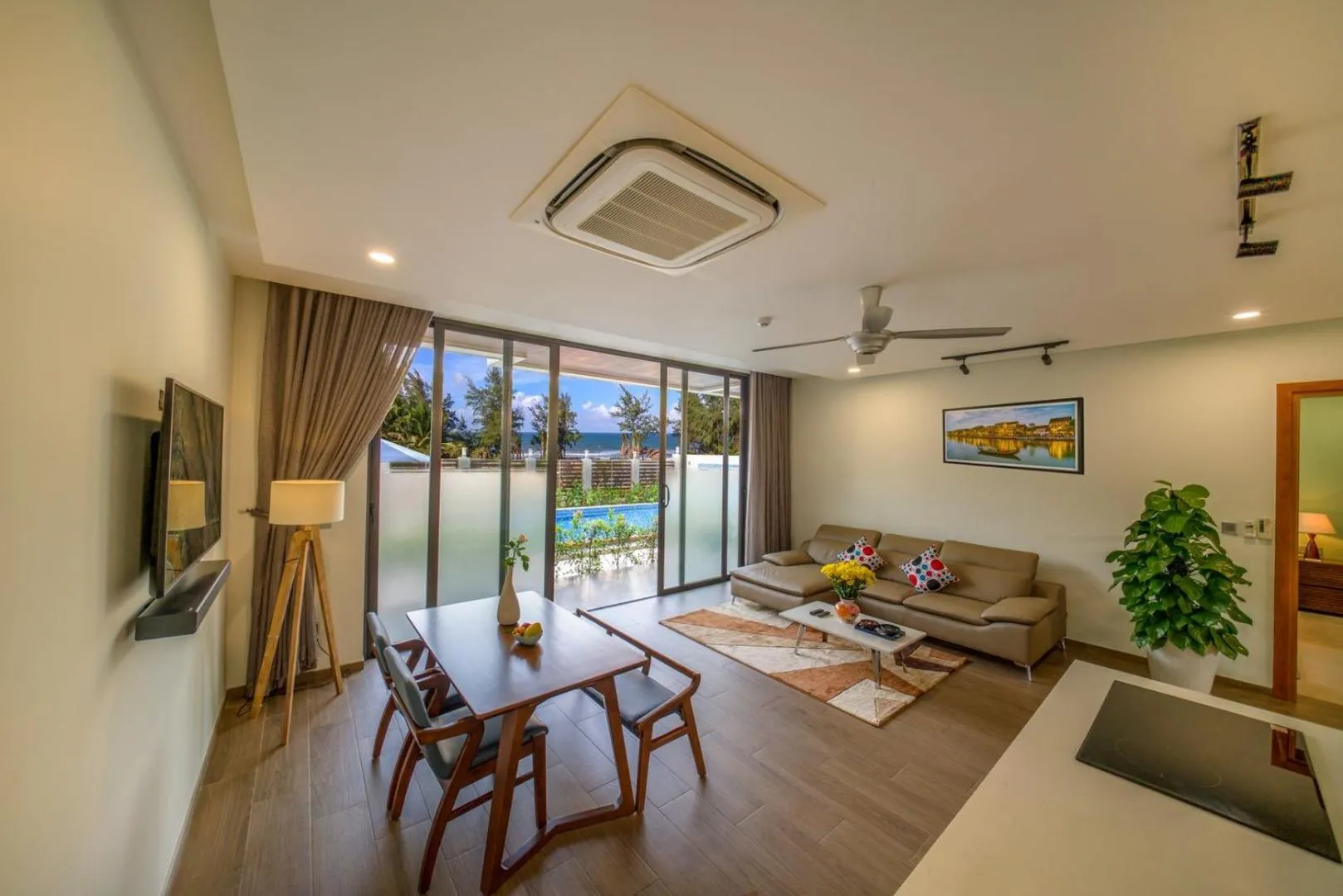 TV and multimedia in Beach Haven Suites Hội An Apartment