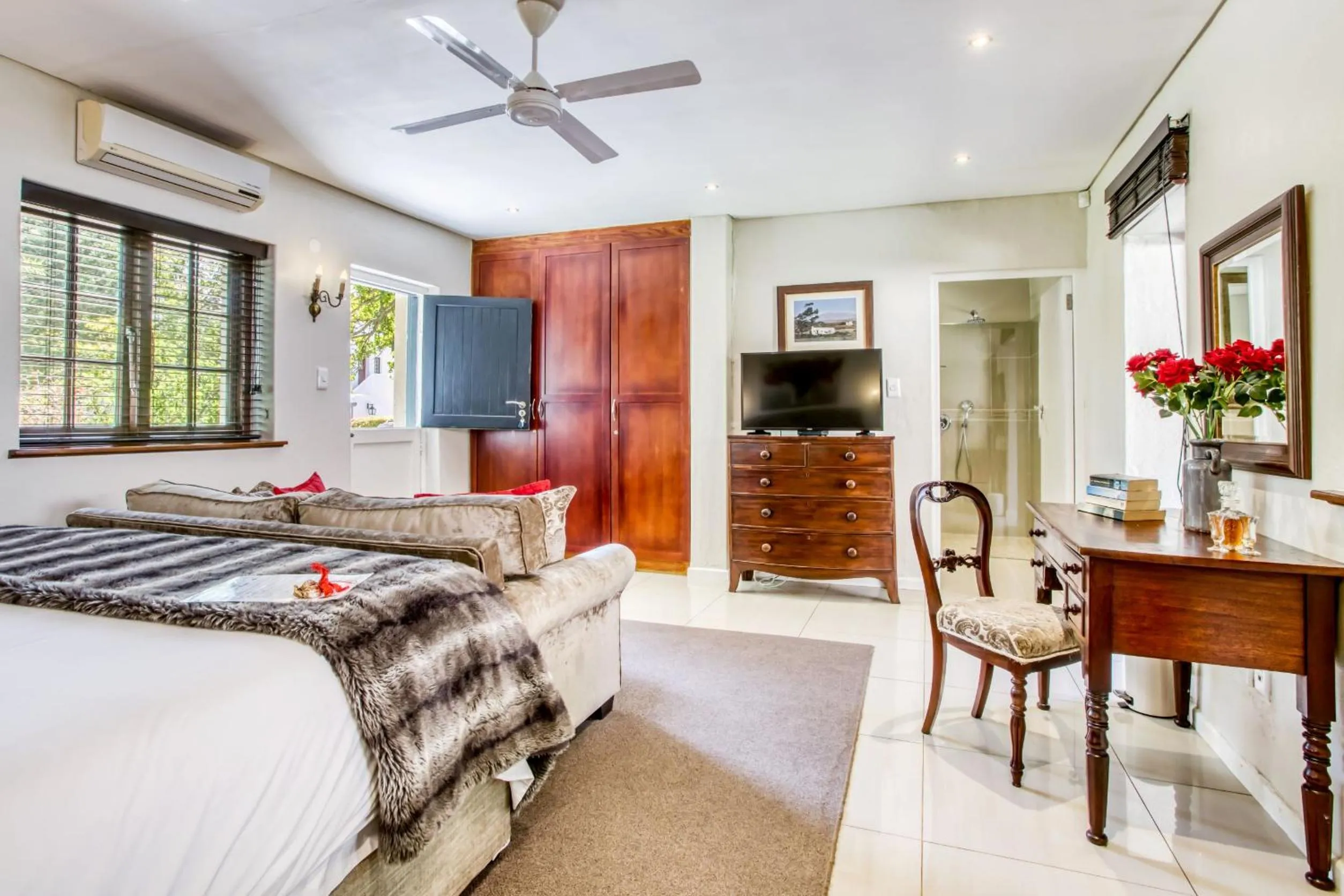 Photo of the whole room, Bed in Vredenburg Manor House