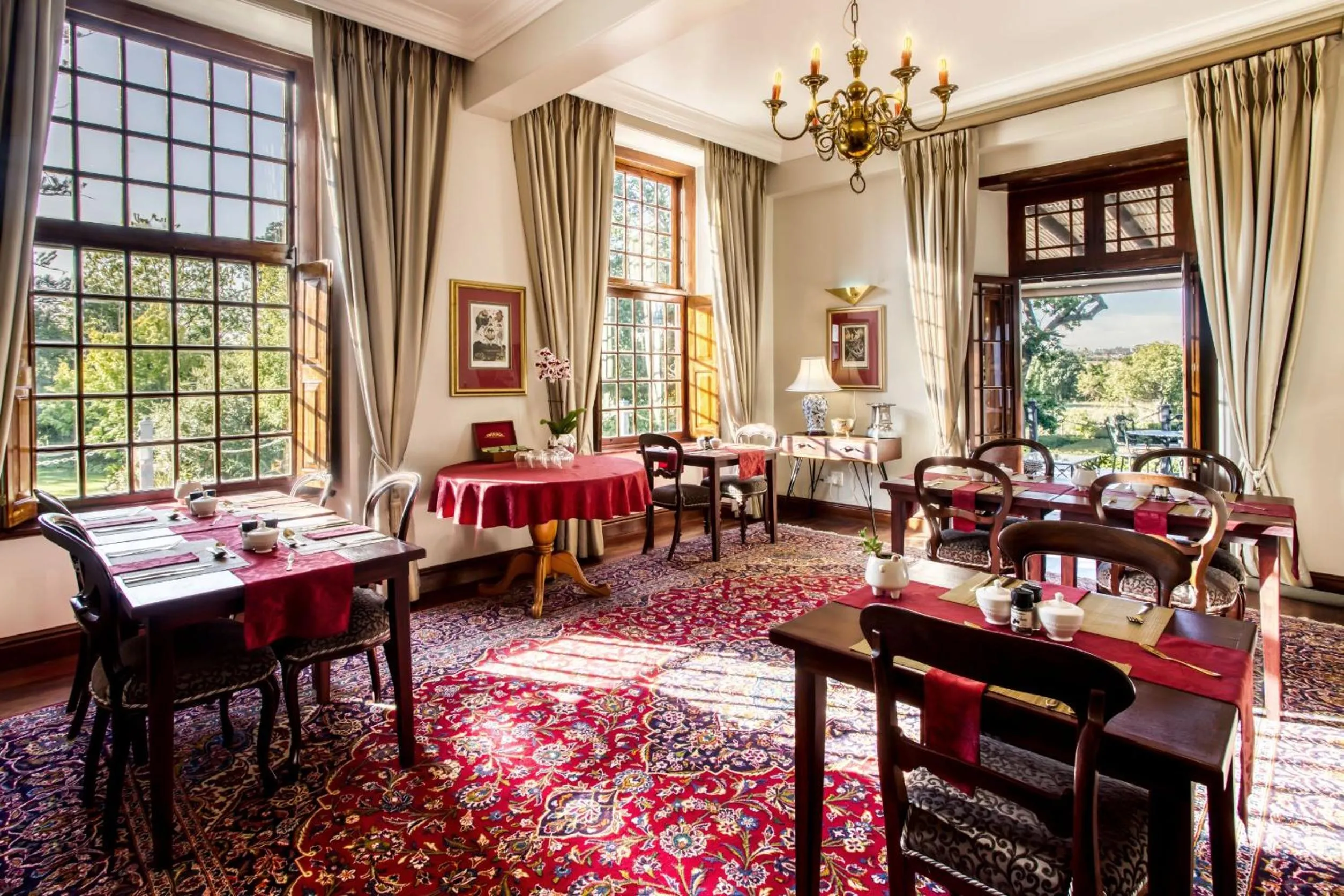 Restaurant/places to eat in Vredenburg Manor House