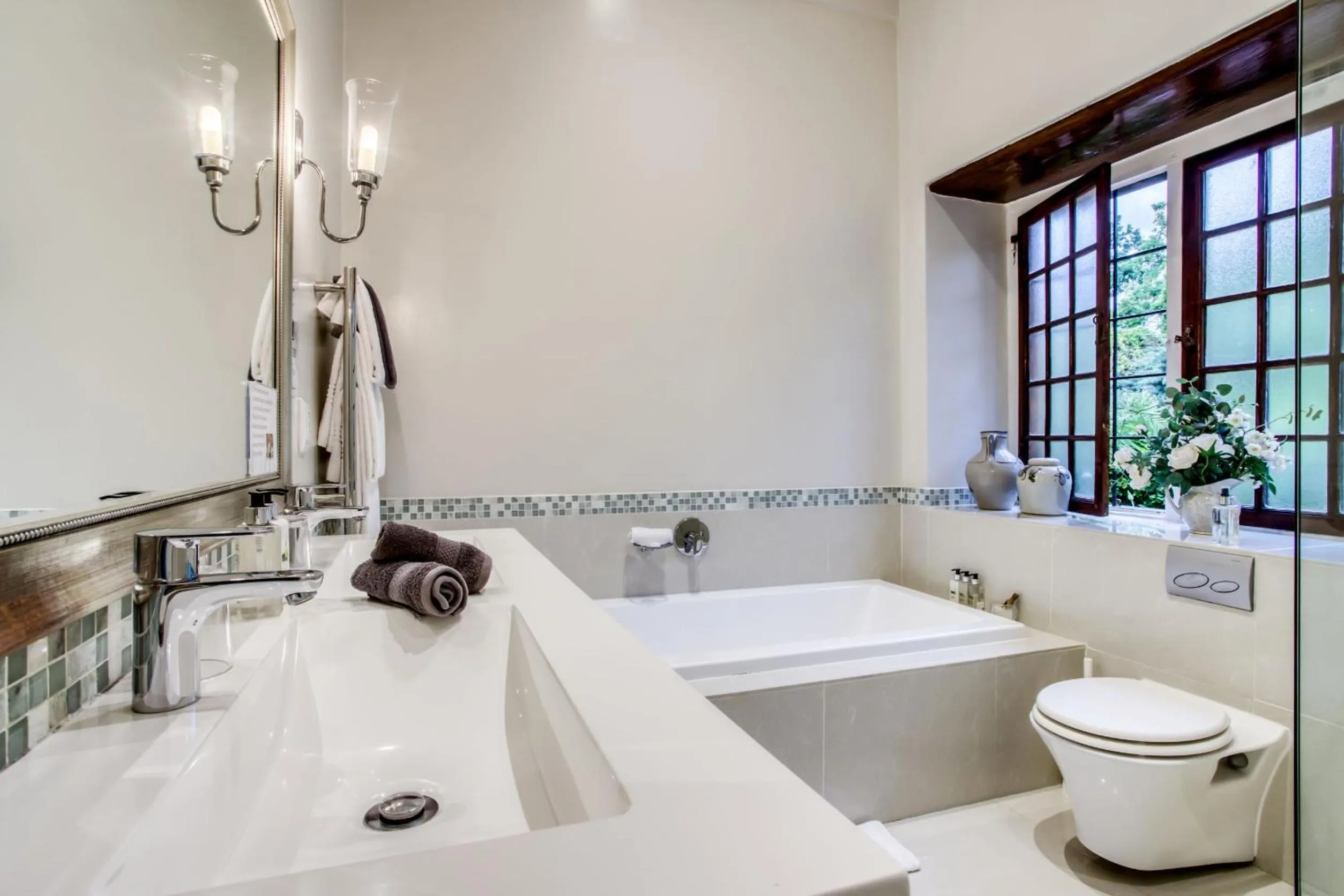 Bathroom in Vredenburg Manor House