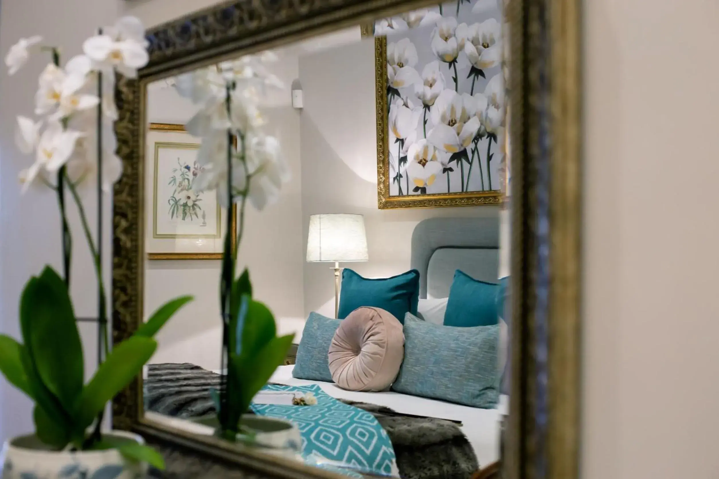 Deluxe Double Room with Balcony - single occupancy in Vredenburg Manor House Deluxe Double Room with Balcony - single occupancy in Vredenburg Manor House