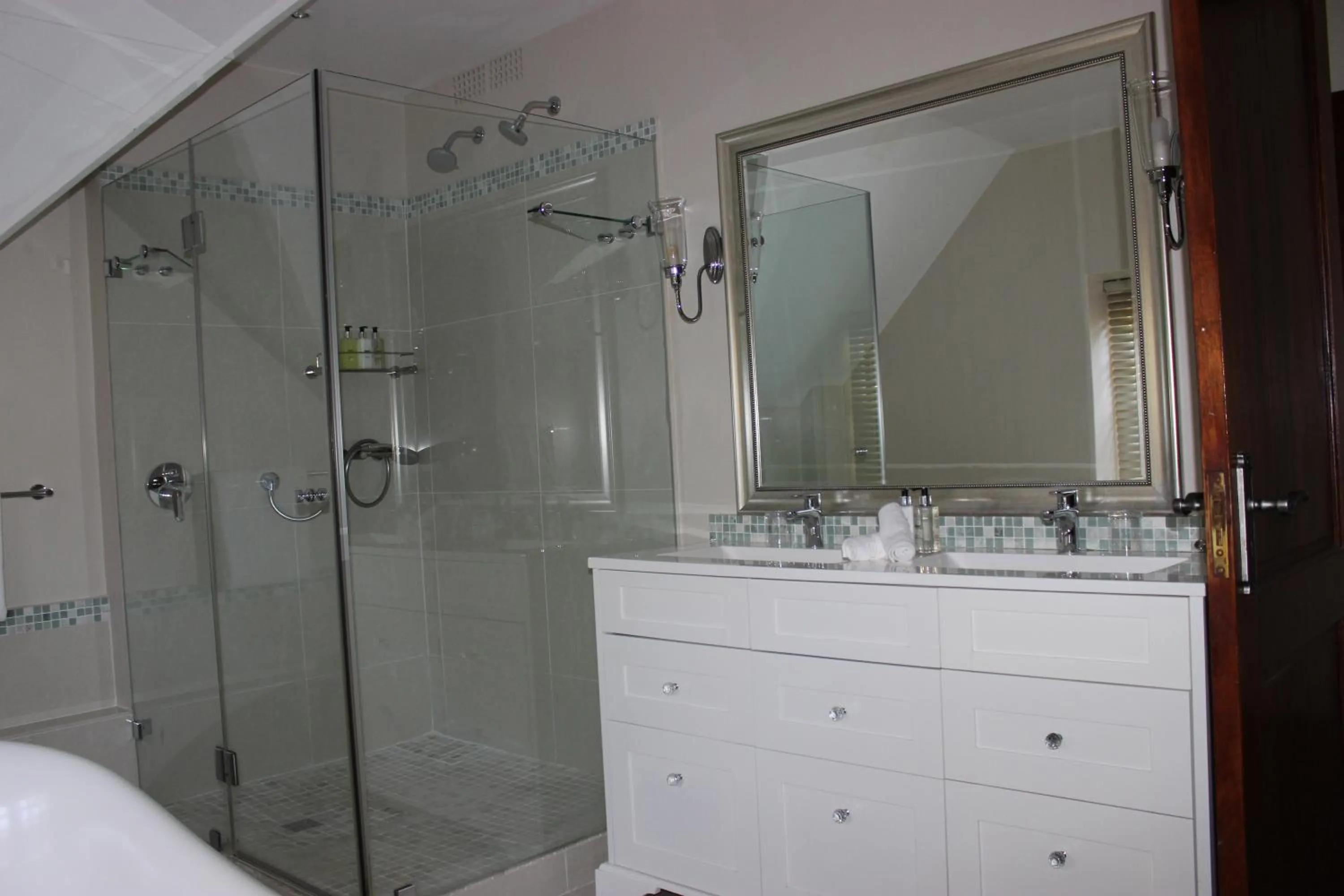 Shower in Vredenburg Manor House