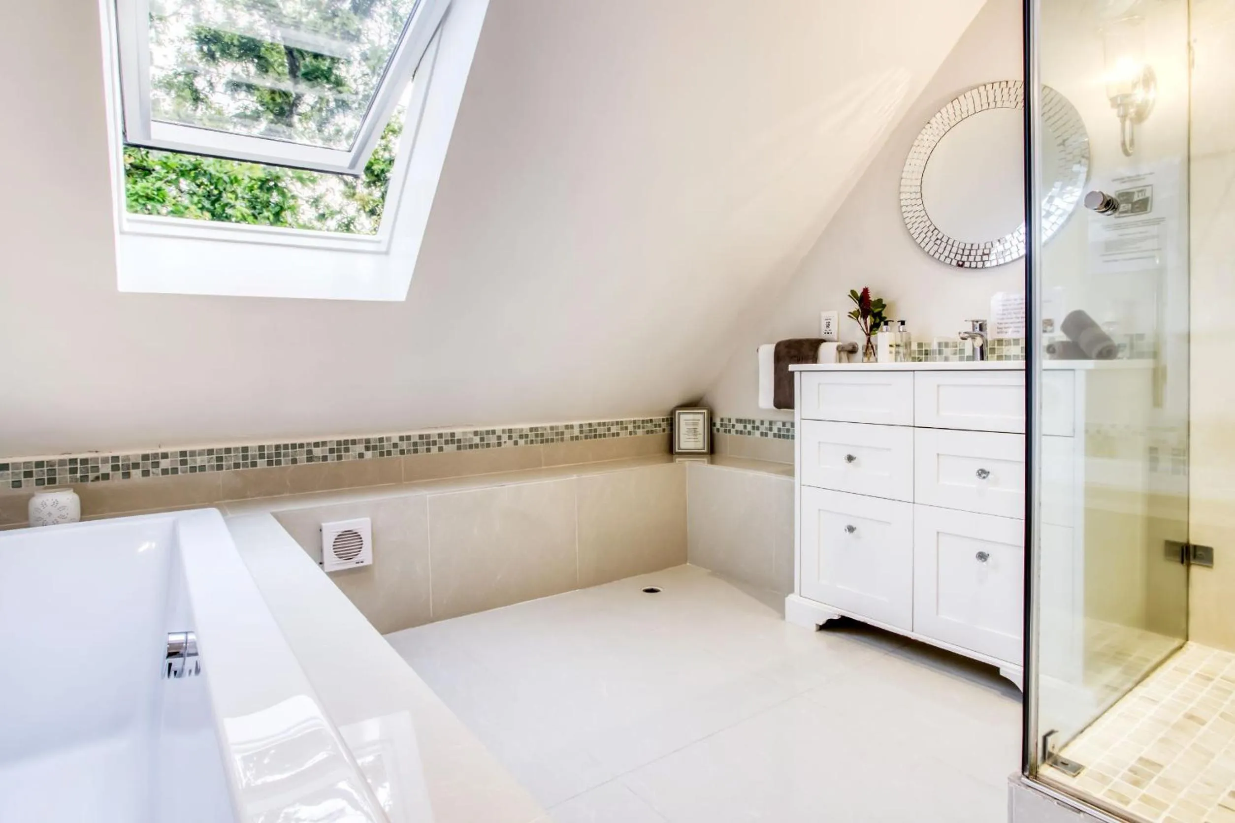 Bathroom in Vredenburg Manor House
