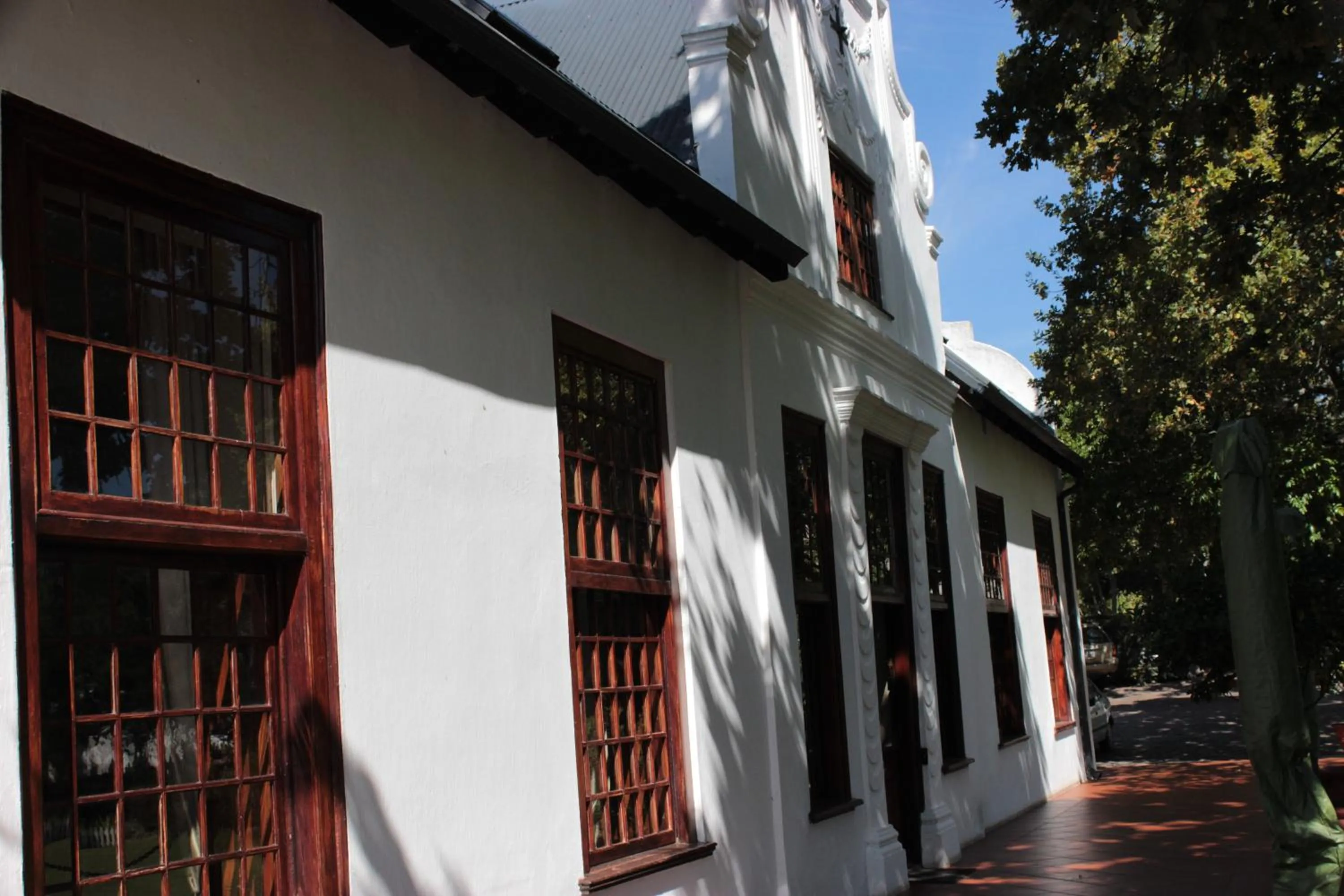 Facade/entrance in Vredenburg Manor House
