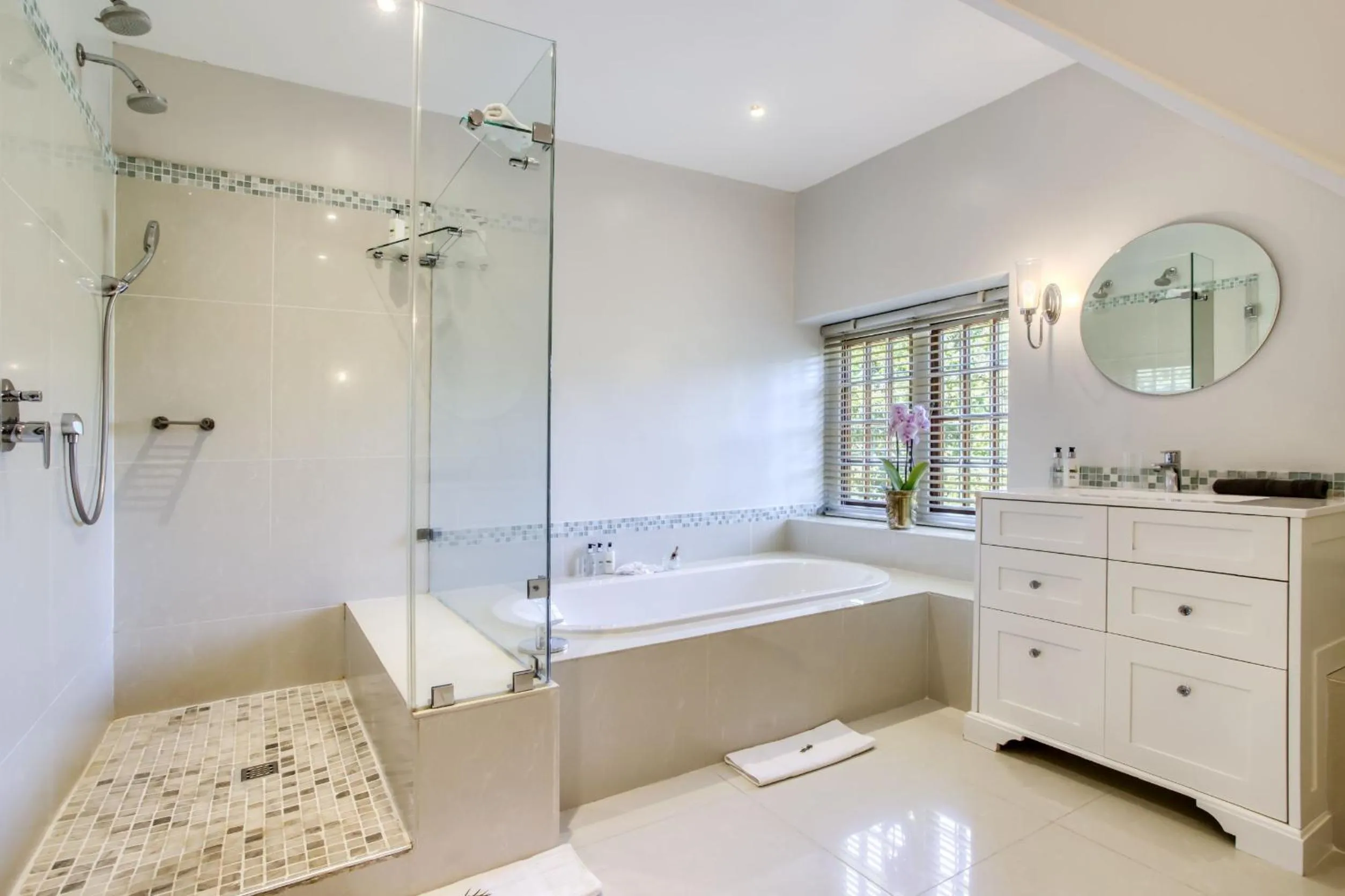 Bathroom in Vredenburg Manor House