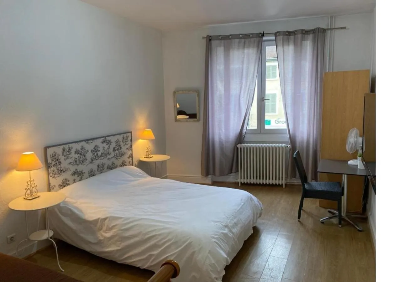 Bed in Hôtel Brasserie Le Lion d'Or