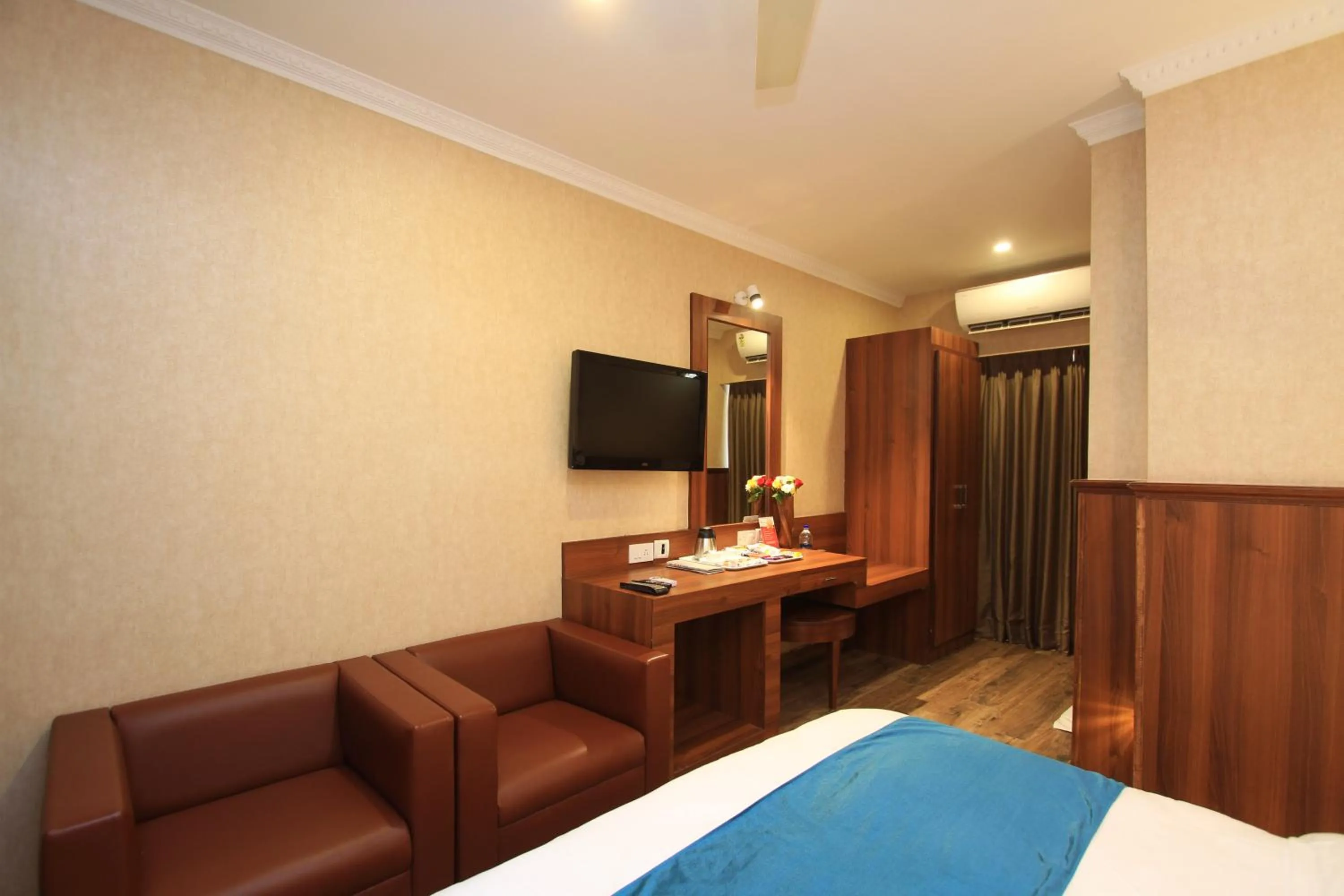 Bed in Hotel Noor Empire International Kormangala