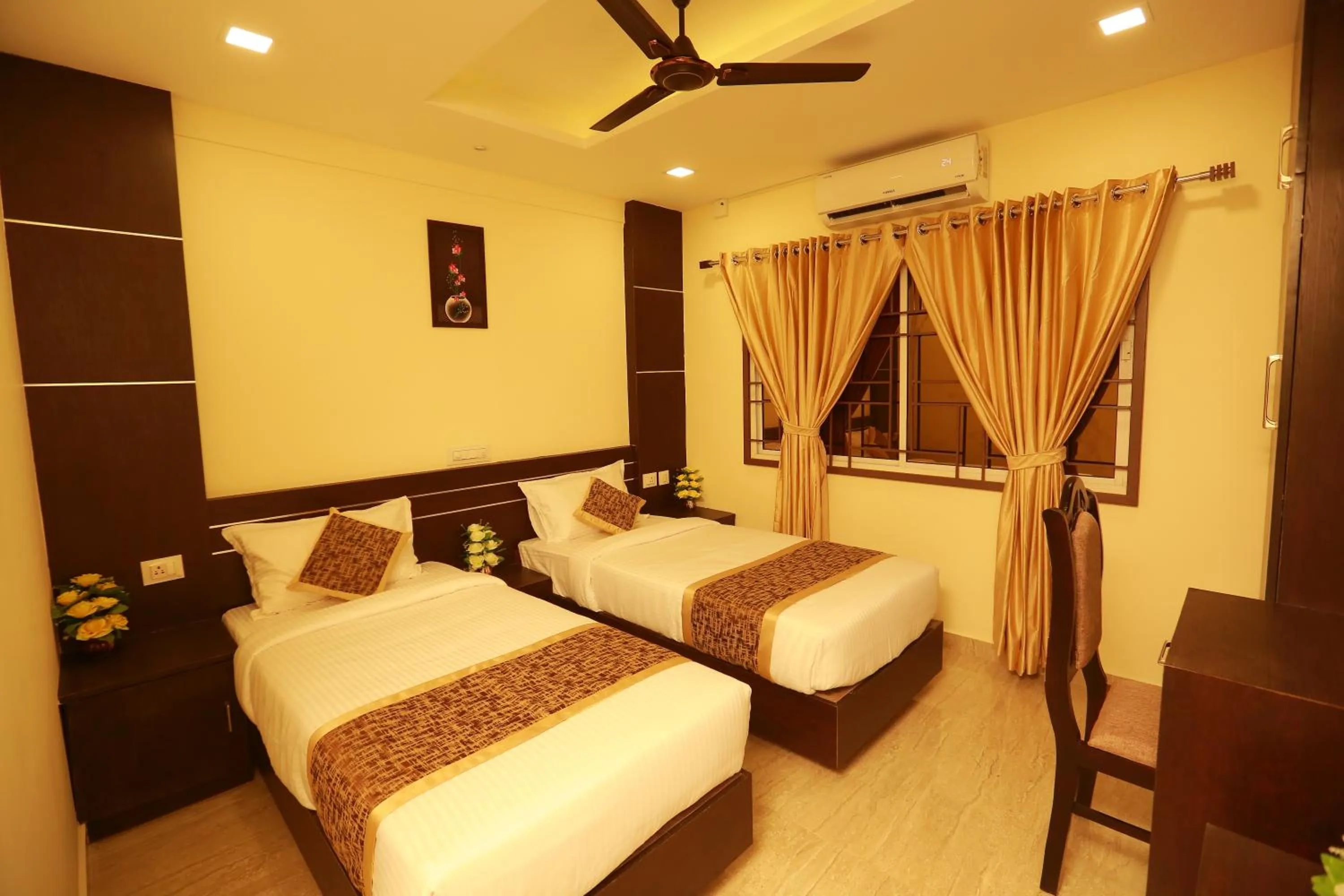 Bedroom, Bed in The Crescent Suites