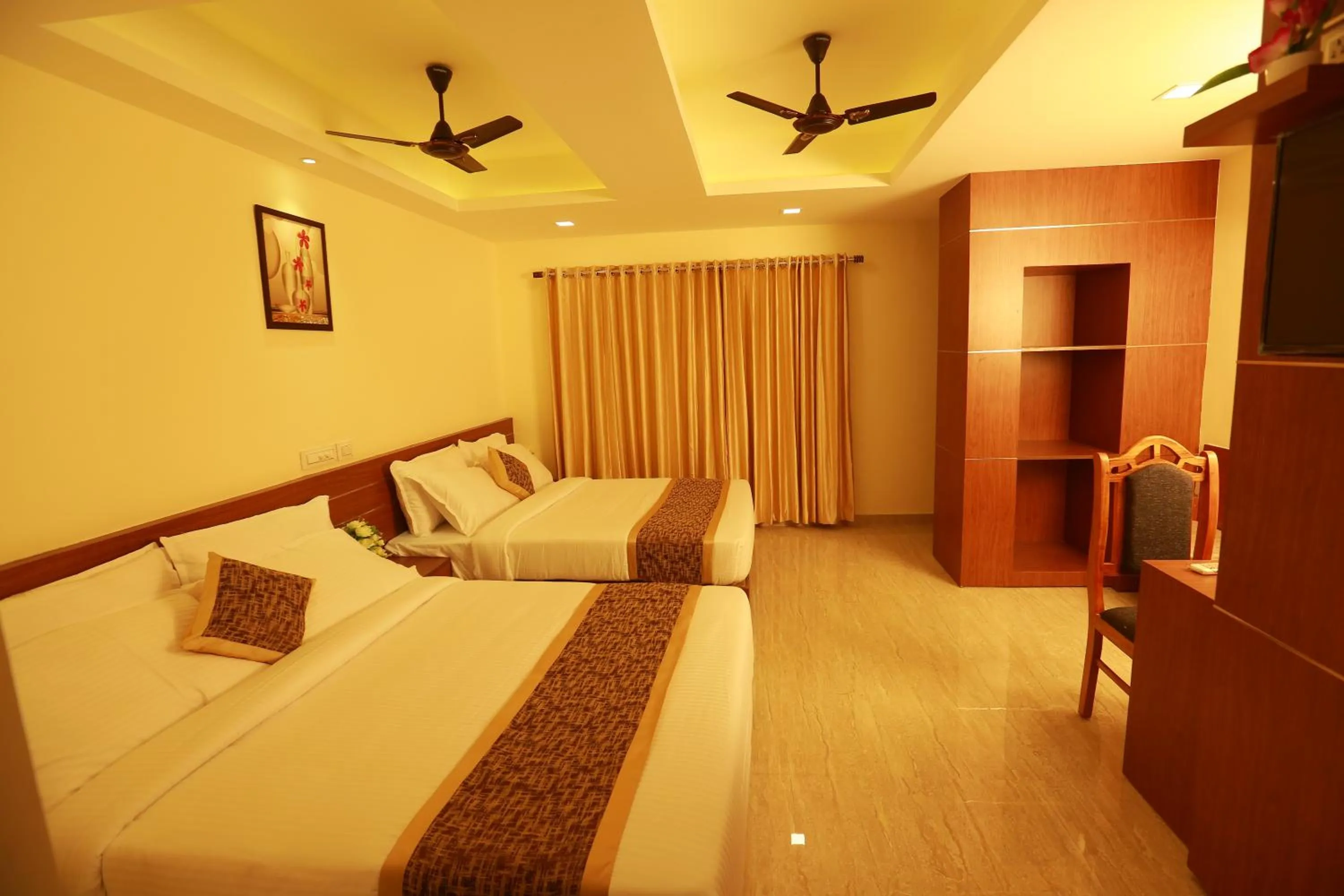 Bedroom, Bed in The Crescent Suites