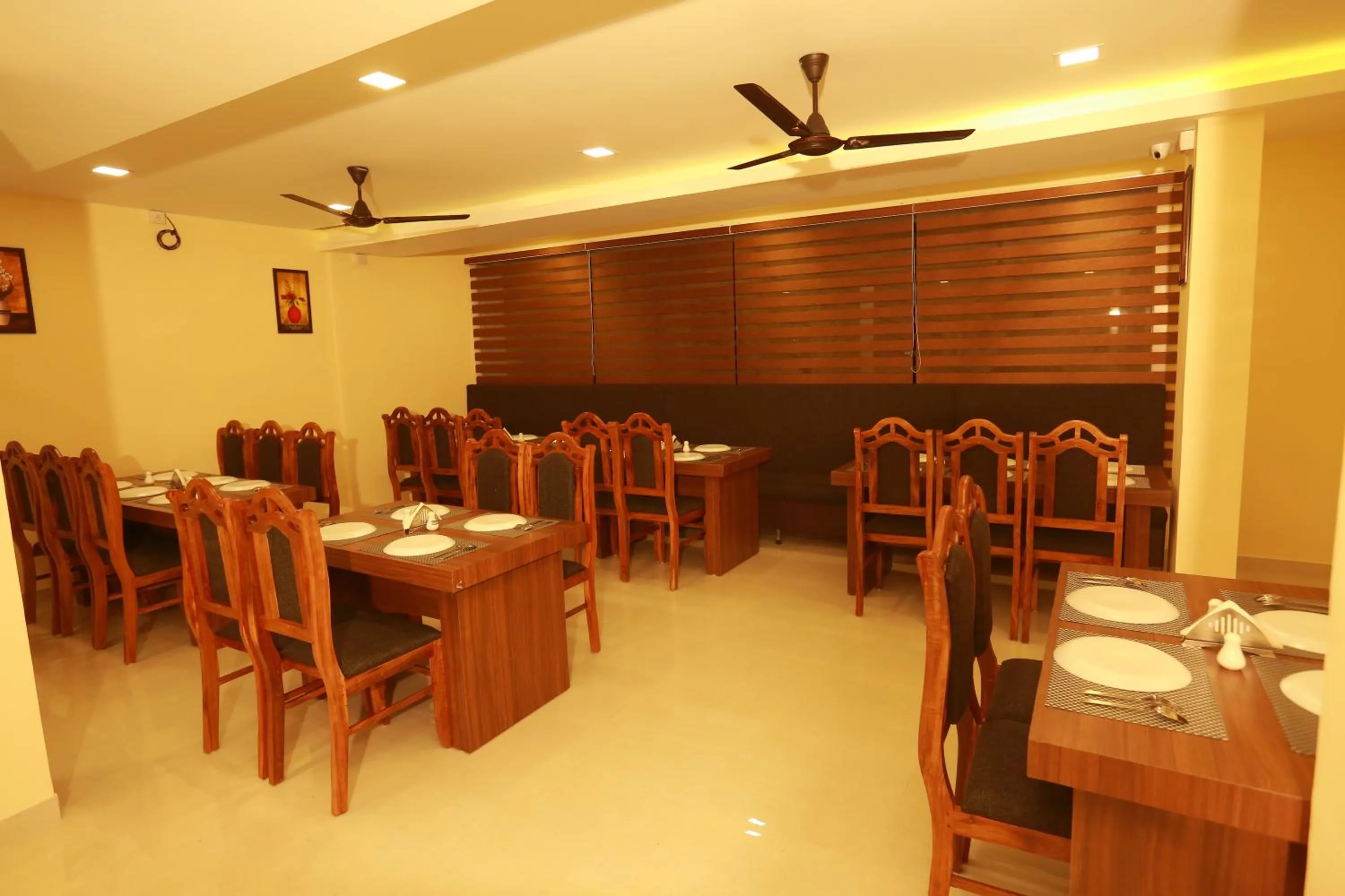 Restaurant/places to eat in The Crescent Suites