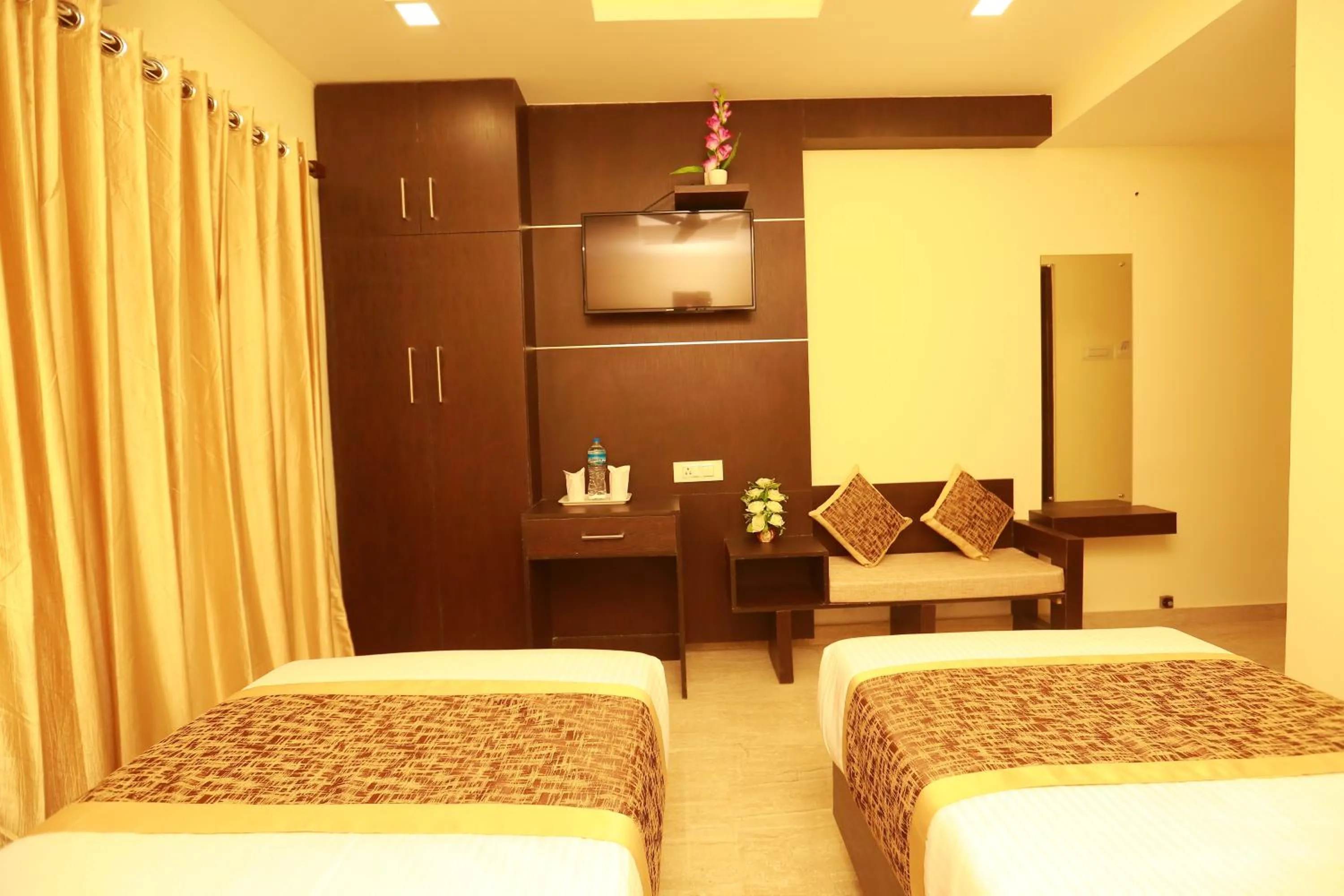 Bedroom, Bed in The Crescent Suites