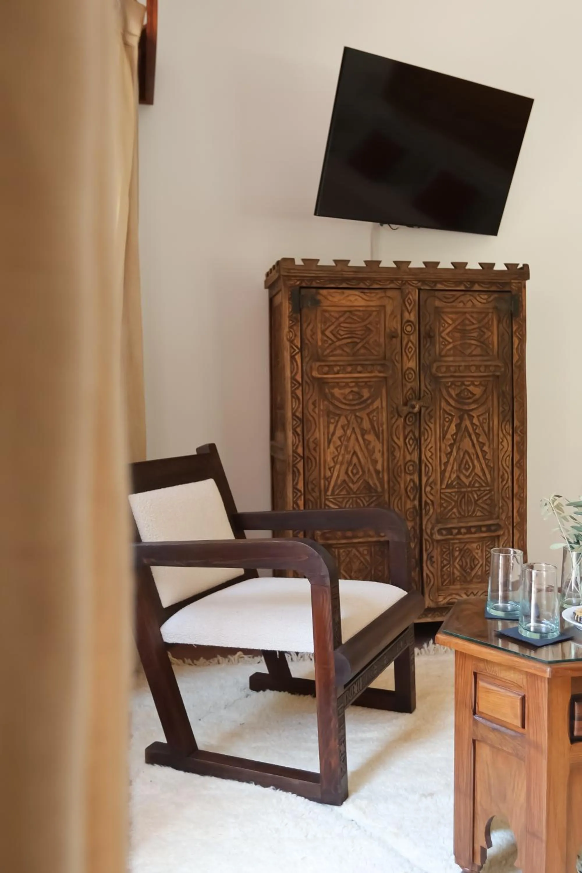 TV and multimedia in Domaine de la Roseraie Resort