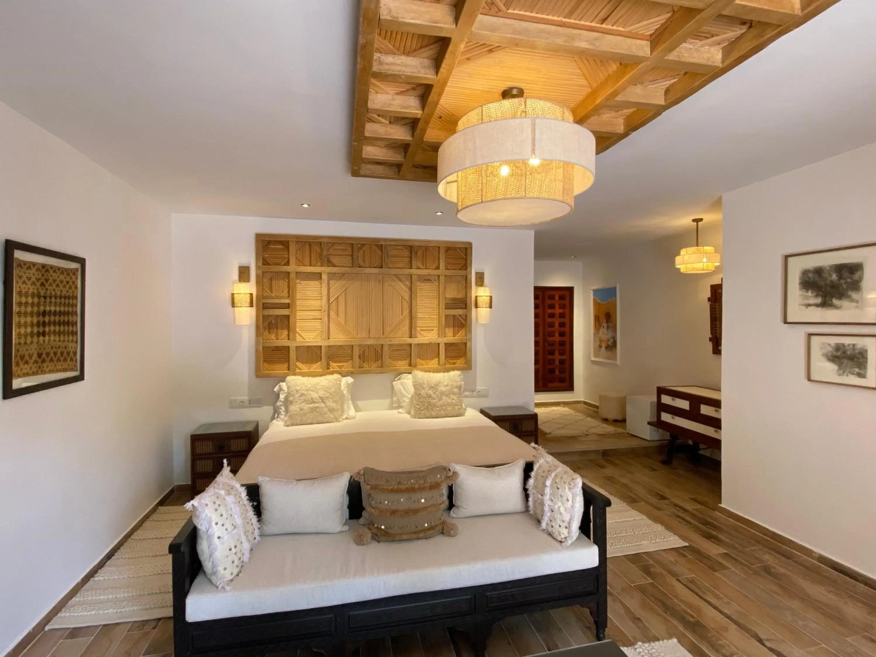 Photo of the whole room, Bed in Domaine de la Roseraie Resort