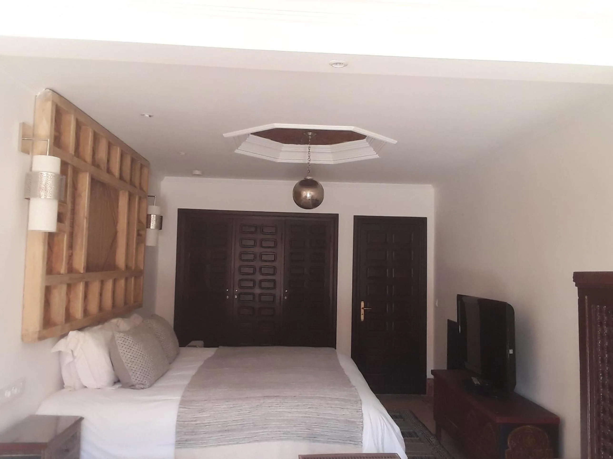 Bed in Domaine de la Roseraie Resort