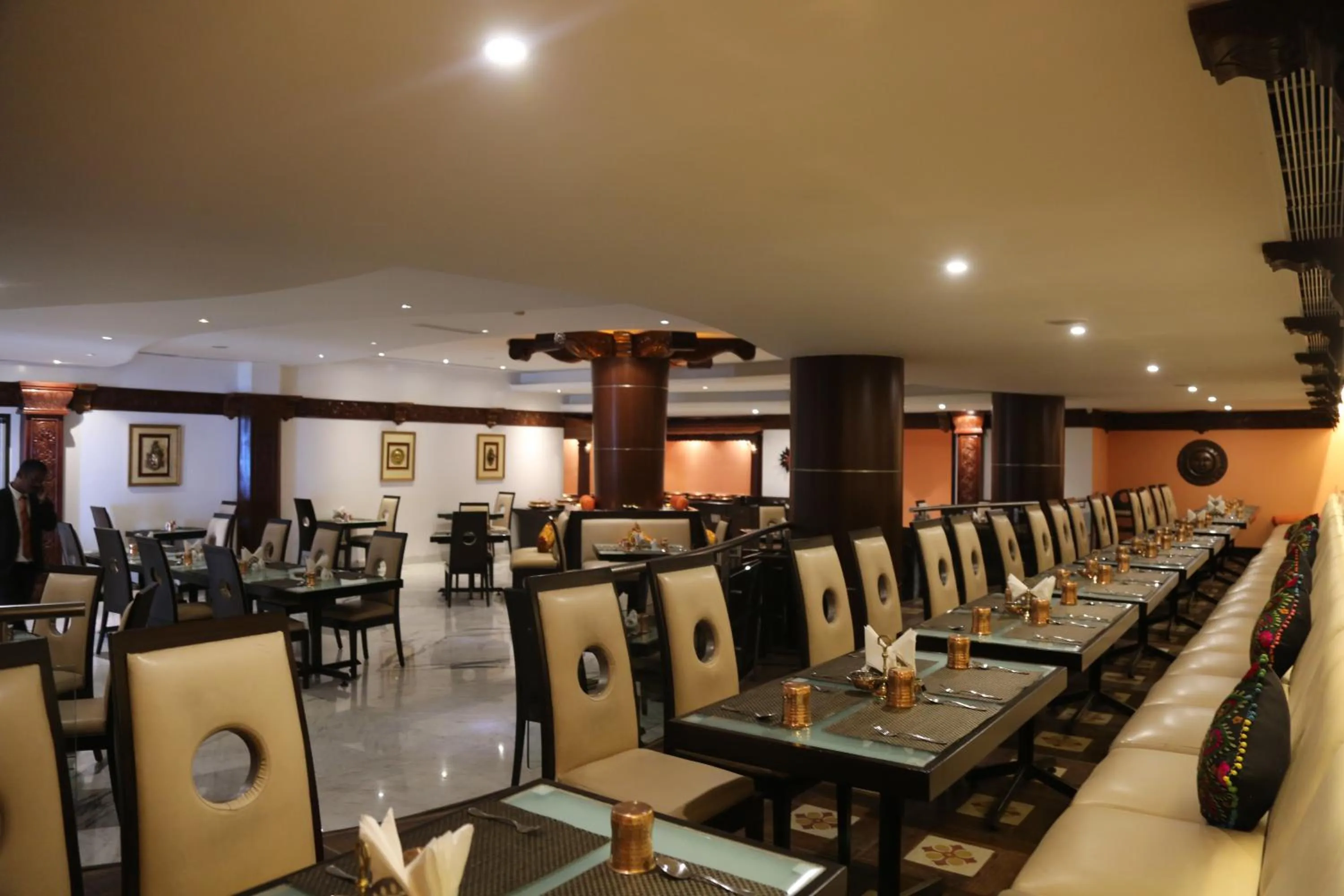 Restaurant/places to eat in The President Hotel