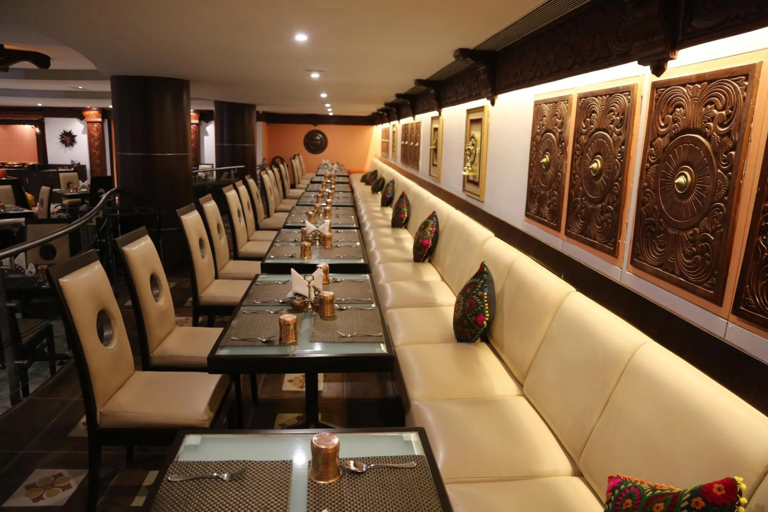 Restaurant/places to eat in The President Hotel