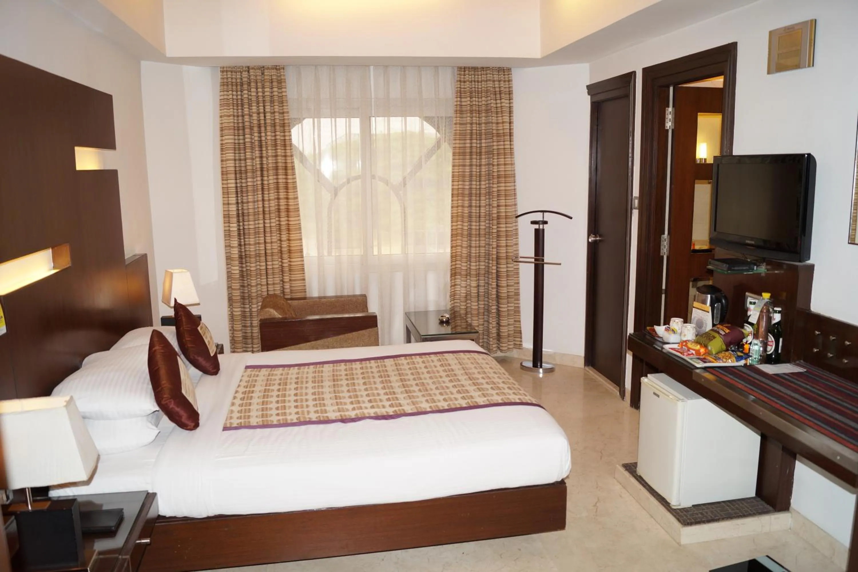 Photo of the whole room, Bed in The President Hotel