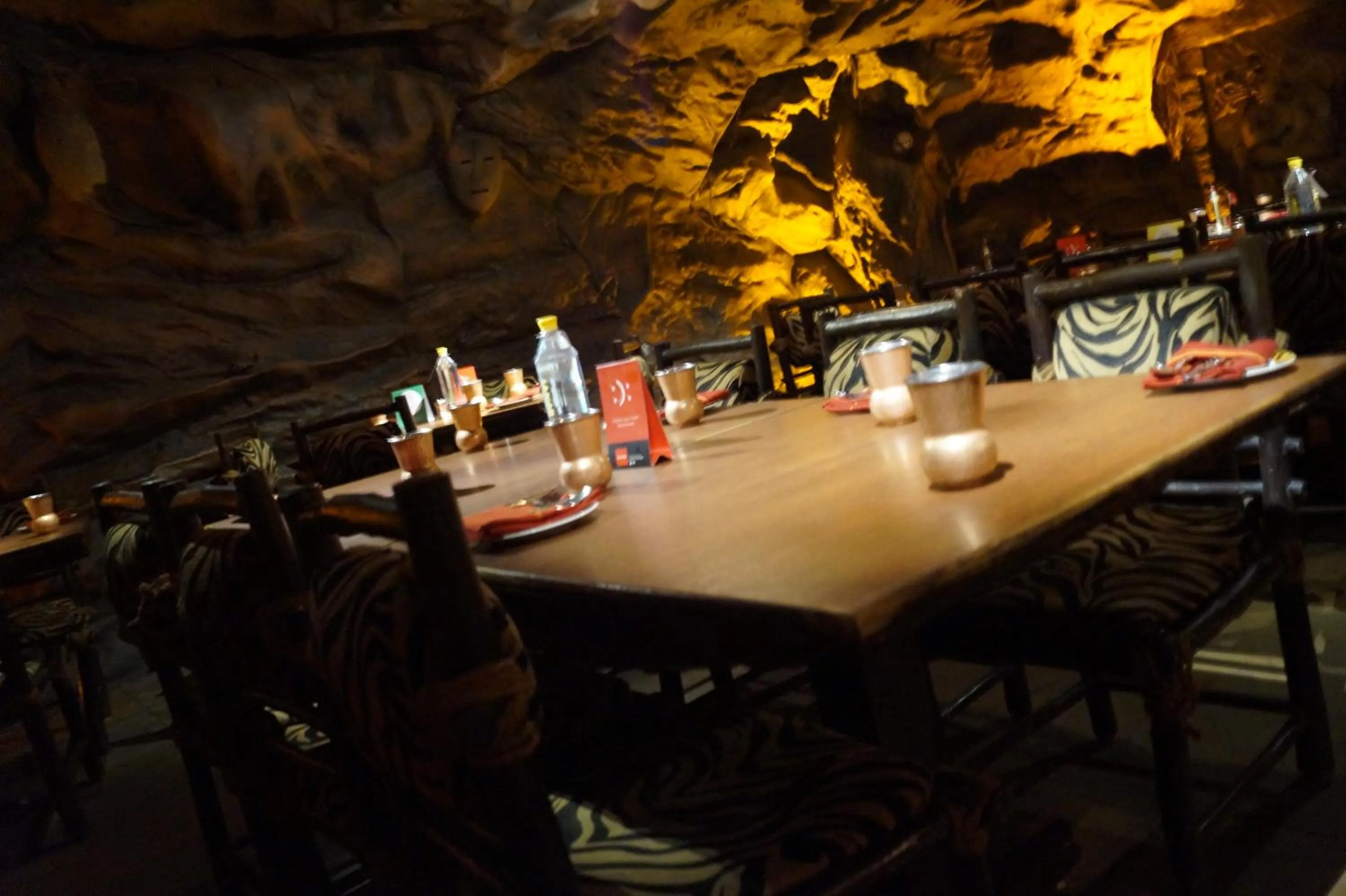 Restaurant/places to eat in The President Hotel