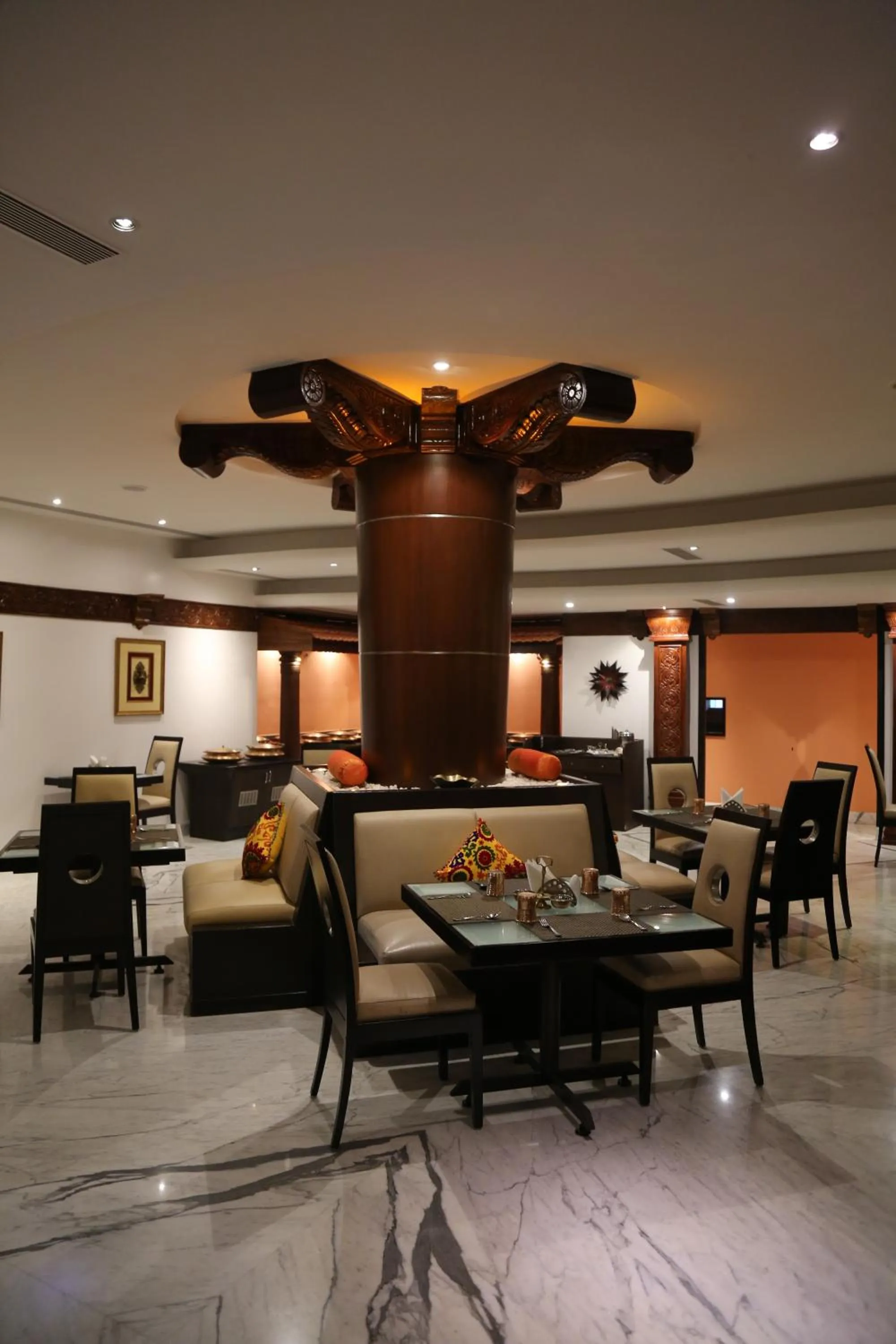 Restaurant/places to eat in The President Hotel