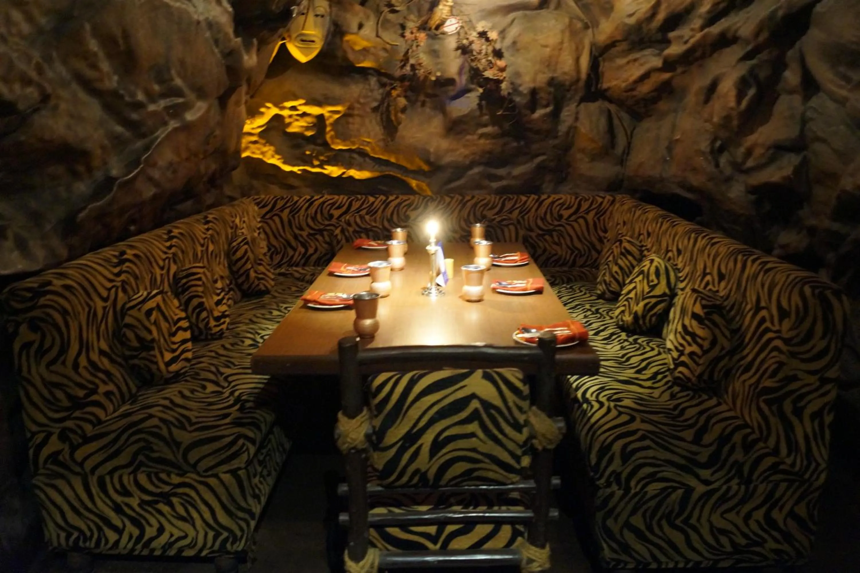 Restaurant/places to eat in The President Hotel